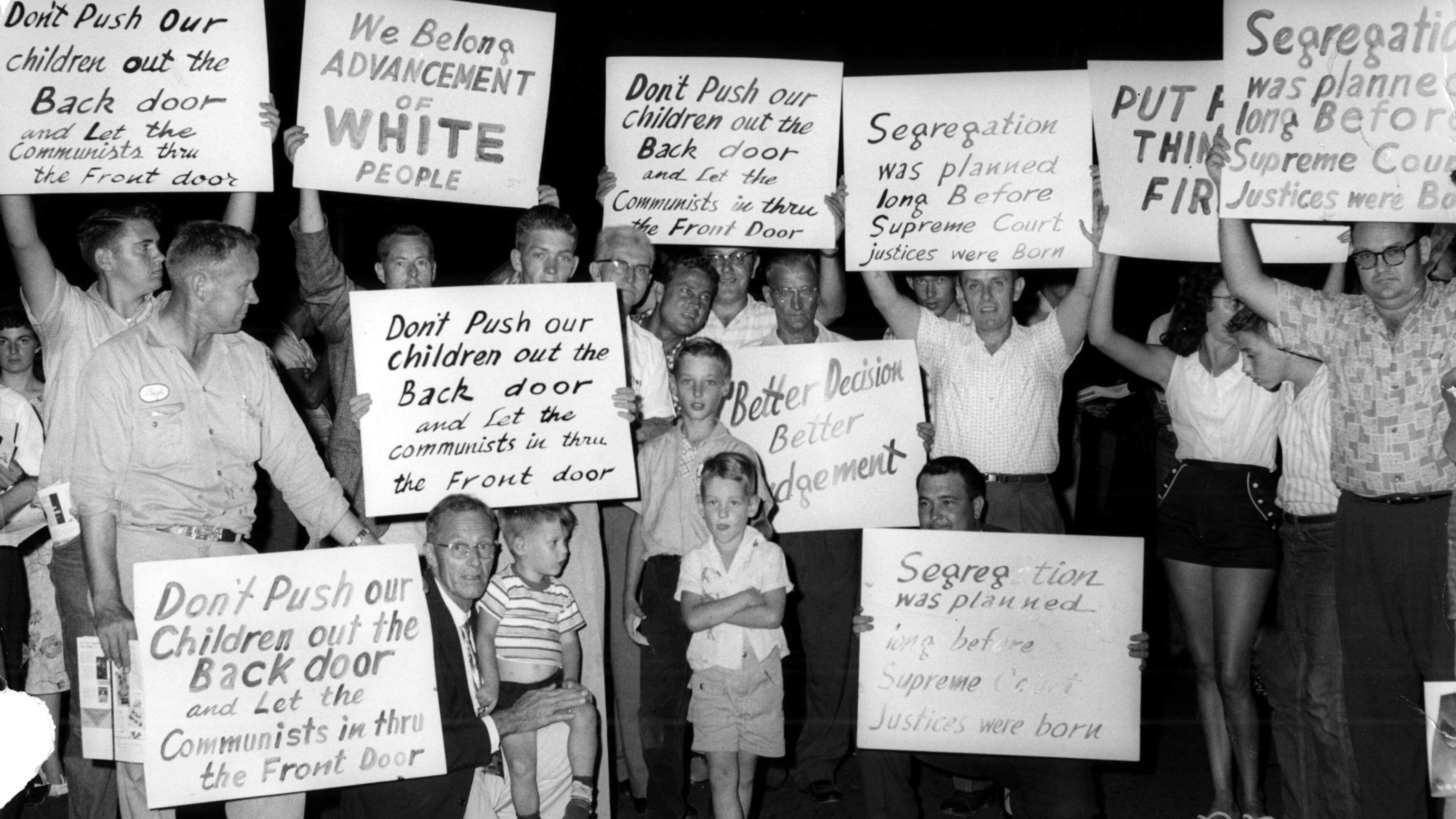 Demonstrators in 1959 display their signs and slogans outside the Governor's Mansion in Atlanta protesting desegregation of schools and public facilities. (Bill Wilson / AJC file photo)