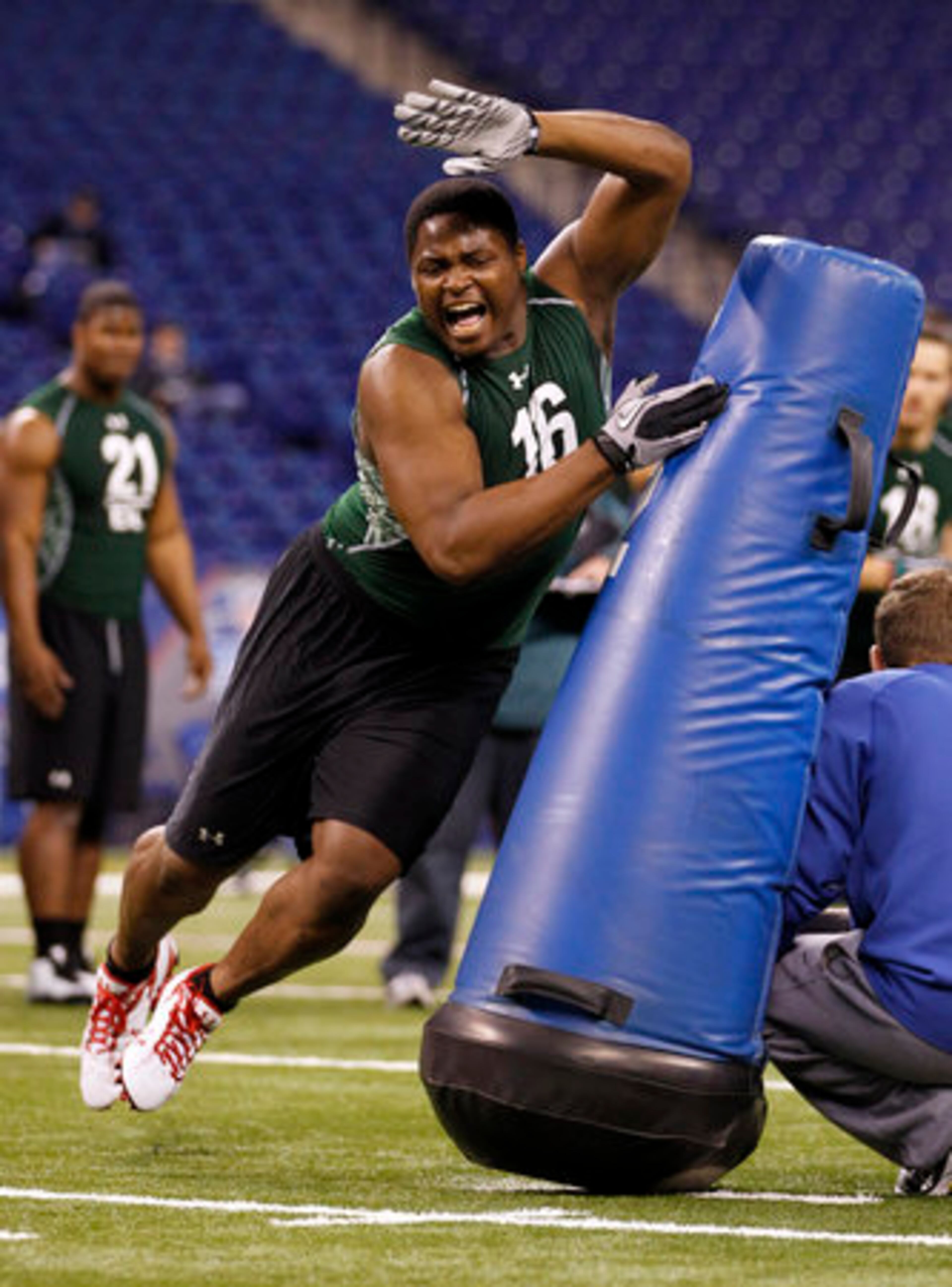 Georgia defensive end Demarcus Dobbs runs a drill.
