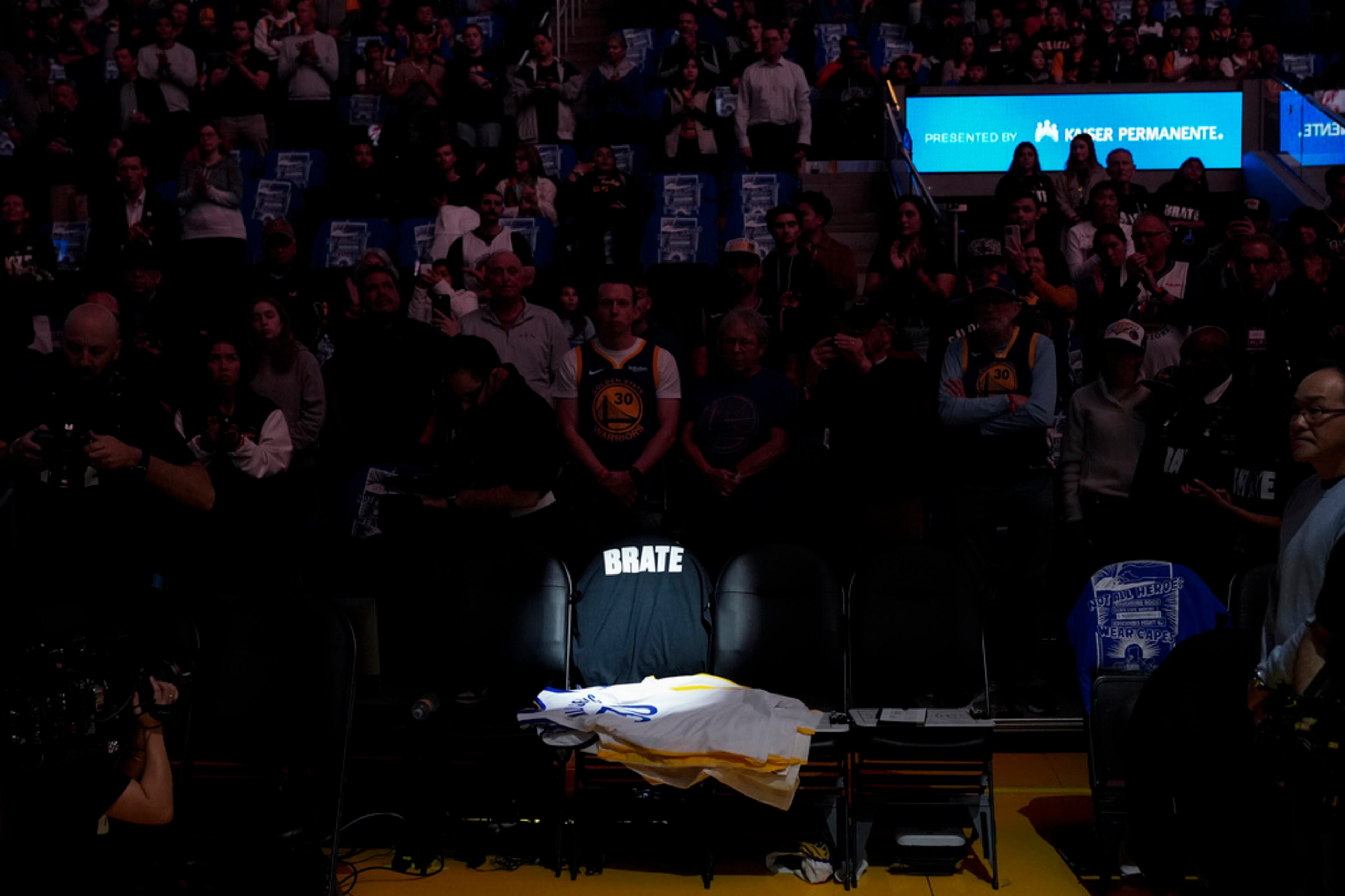 A spotlight shines on the seat of late Golden State Warriors assistant coach Dejan Milojevic, who died Jan. 17 after suffering a heart attack, before an NBA basketball game between the Warriors and the Atlanta Hawks, Wednesday, Jan. 24, 2024, in San Francisco. (AP Photo/Godofredo A. Vásquez)