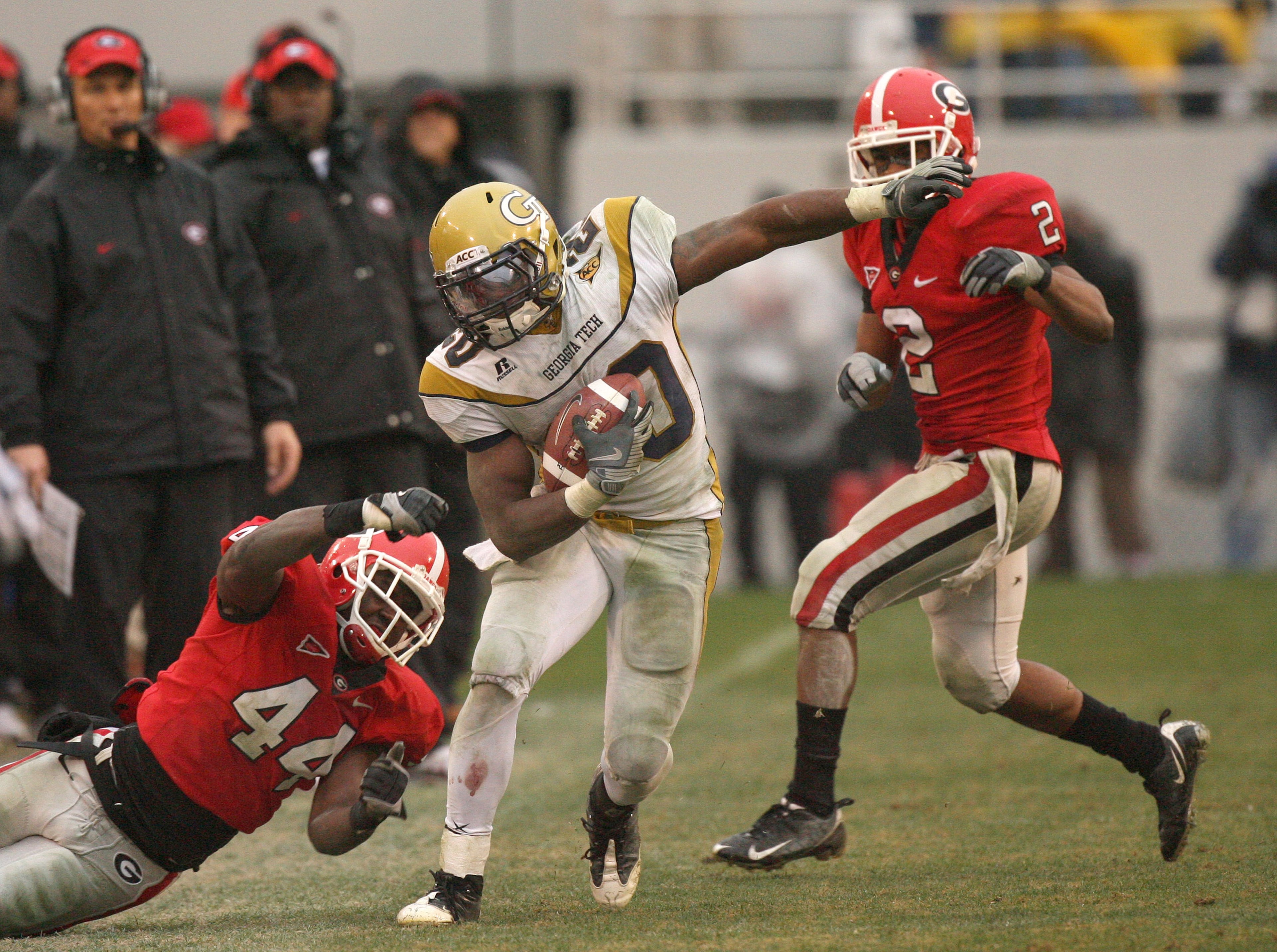 081129 ATHENS: 54 YARD TOUCHDOWN!!!! Georgia Tech's Roddy Jones (20) runs down the sidelines for a touchdown as he avoids Georgia's John Knox (44) and Asher Allen (20) on Saturday, 11/29/08, in Sanford Stadium in Athens, Georgia. He had 214 total yards. Johnny Crawford/Jcrawford@ajc.com