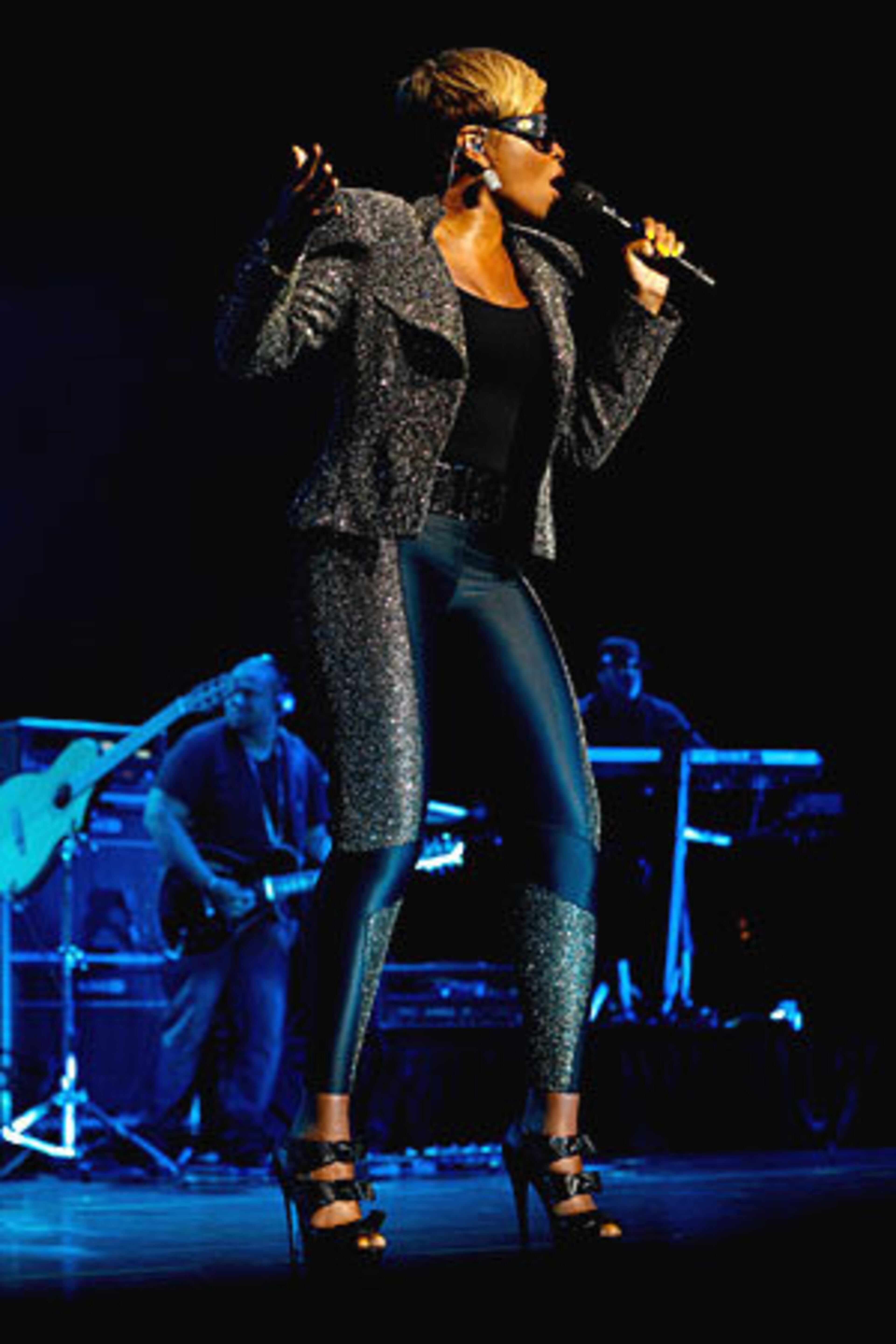 R&B artist Mary J Blige performs