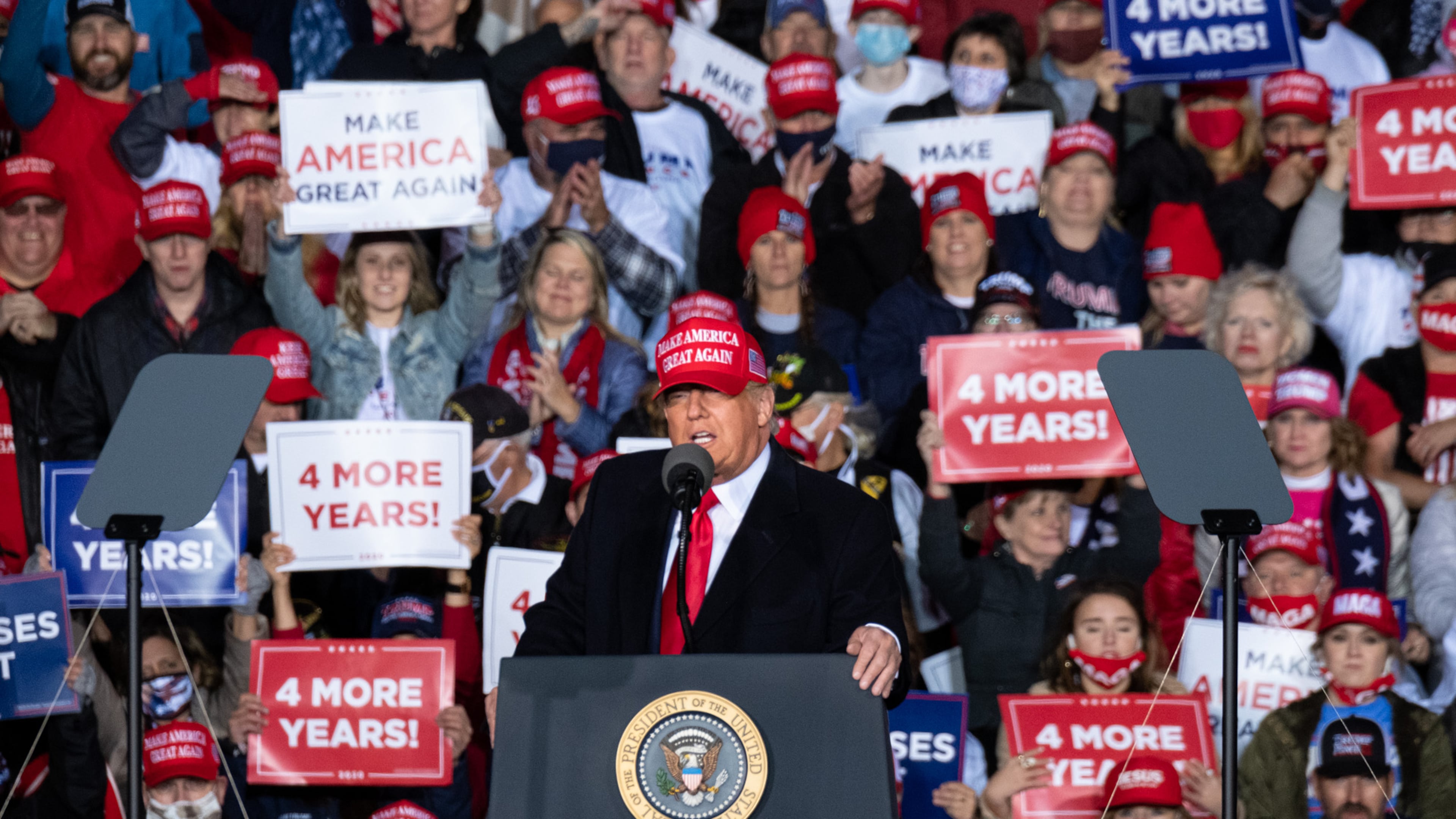 201101-Rome-President Donald Trump during a rally at Richard B. Russell Airport in Rome on Sunday evening, Nov. 1, 2020. Ben Gray for the Atlanta Journal-Constitution