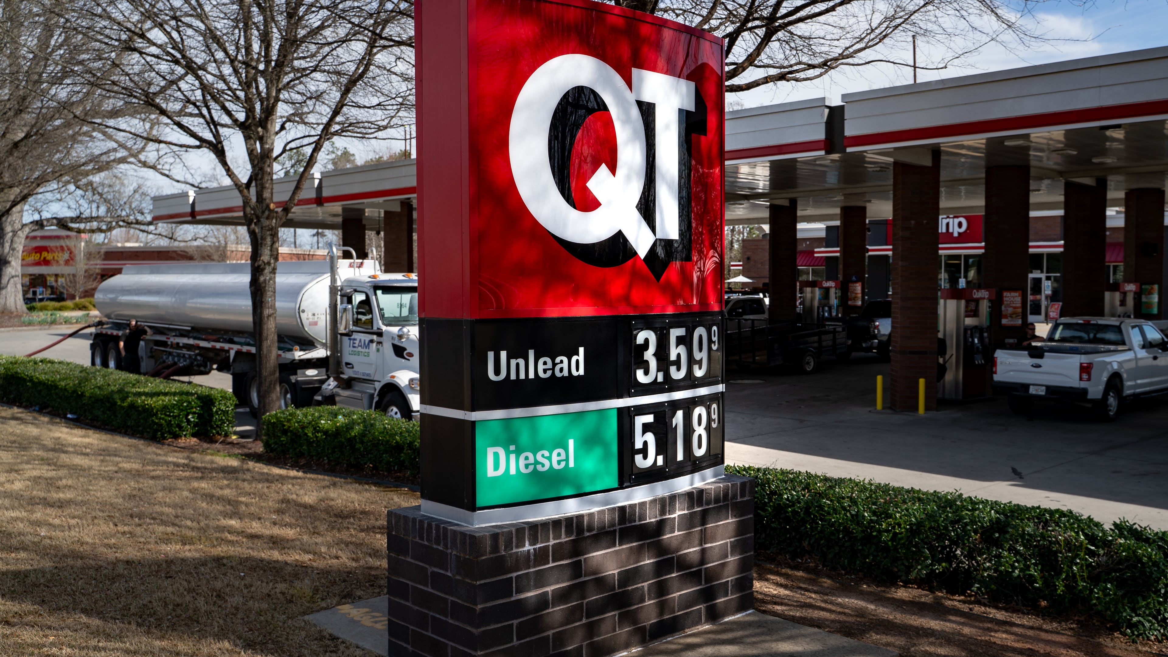 Diesel fuel at the QuikTrip on Satellite Boulevard in Suwanee was over $5.18 a gallon yesterday. (Ben Hendren for the AJC)