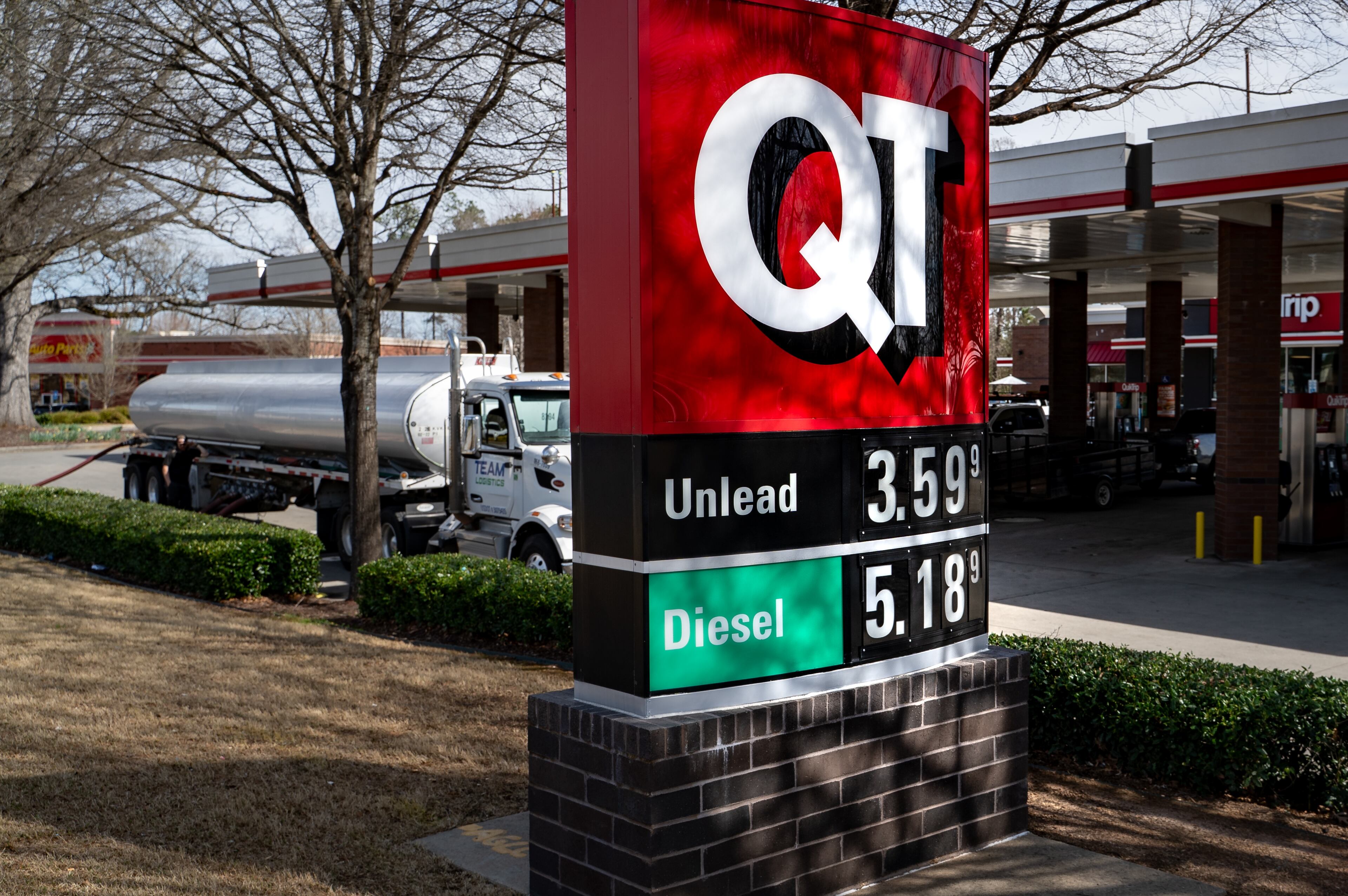 Gas prices in Suwannee, Georgia