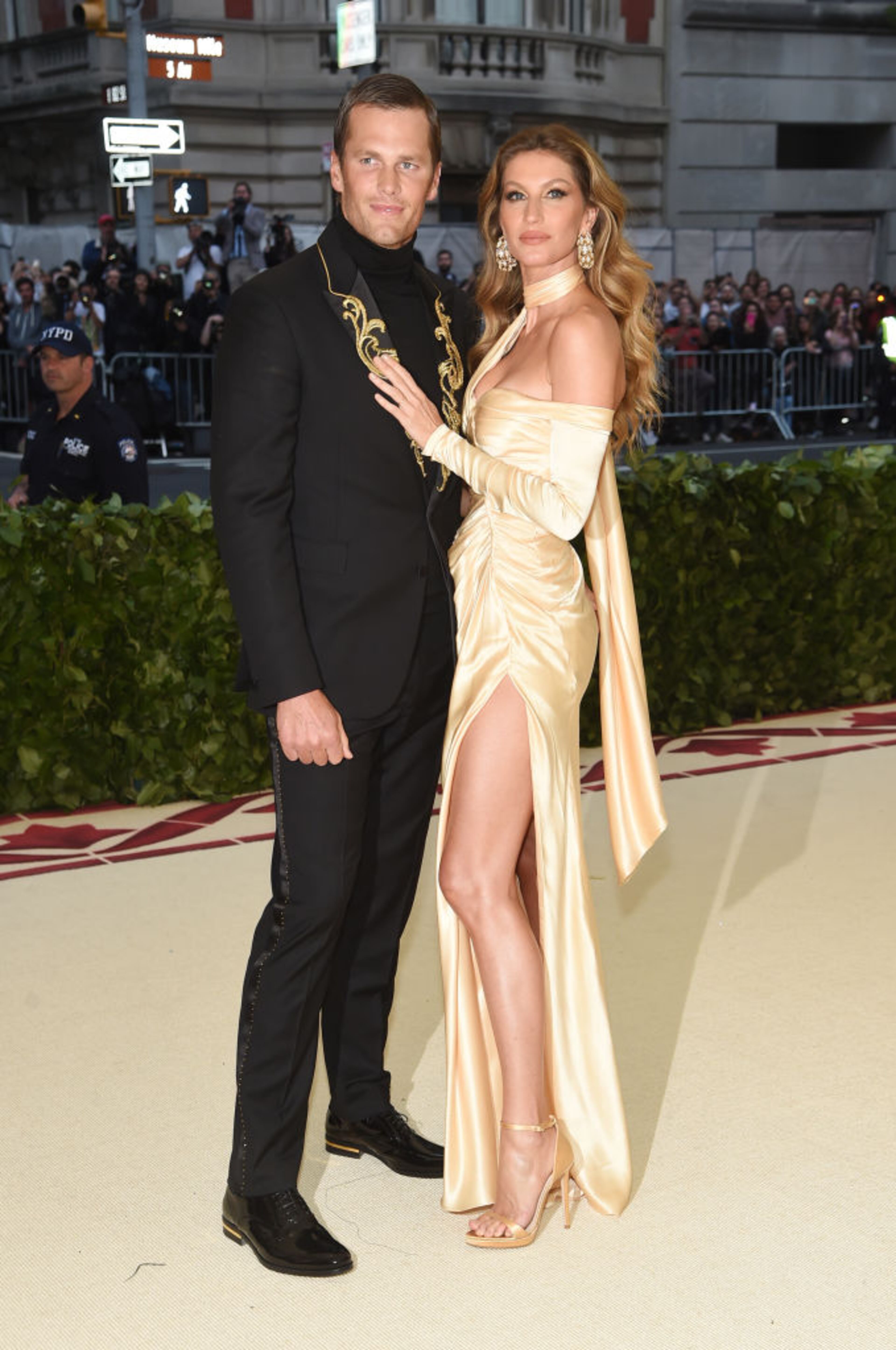 NEW YORK, NY - MAY 07: Tom Brady and Gisele Bundchen attends the Heavenly Bodies: Fashion & The Catholic Imagination Costume Institute Gala at The Metropolitan Museum of Art on May 7, 2018 in New York City. (Photo by Jamie McCarthy/Getty Images)