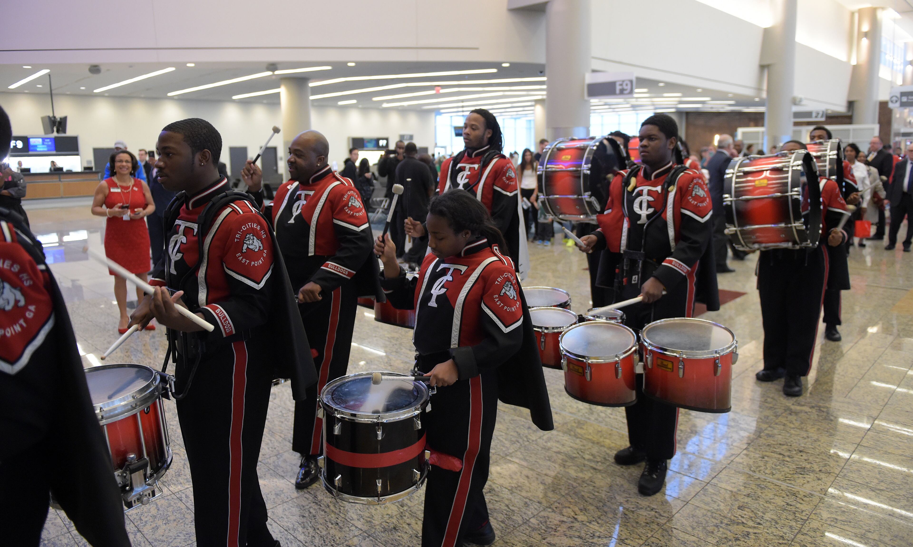 Members of the Tri-Cities High School Drum line provided a march through the International terminal. Hartsfield-Jackson International Airport awarded its 100 millionth passenger for 2015 with prizes including a new car, two free airline tickets and a small crowd of officials and television cameras early Sunday December 27, 2015. The Atlanta airport, "the world's busiest" is the first airport in the world to handle 100 million passengers in a year. "It's our commitment that we maintain our position as the world's most traveled airport," said Atlanta Mayor Kasim Reed during remarks at the airport before the flight arrived Sunday morning. The winner, a man from Biloxi named Larry Kendrick who arrived at the airport in blue jeans, an orange t-shirt and a baseball cap, was surprised to learn upon landing that he had been selected as the 100 millionth passenger. KENT D. JOHNSON/ kdjohnson@ajc.com