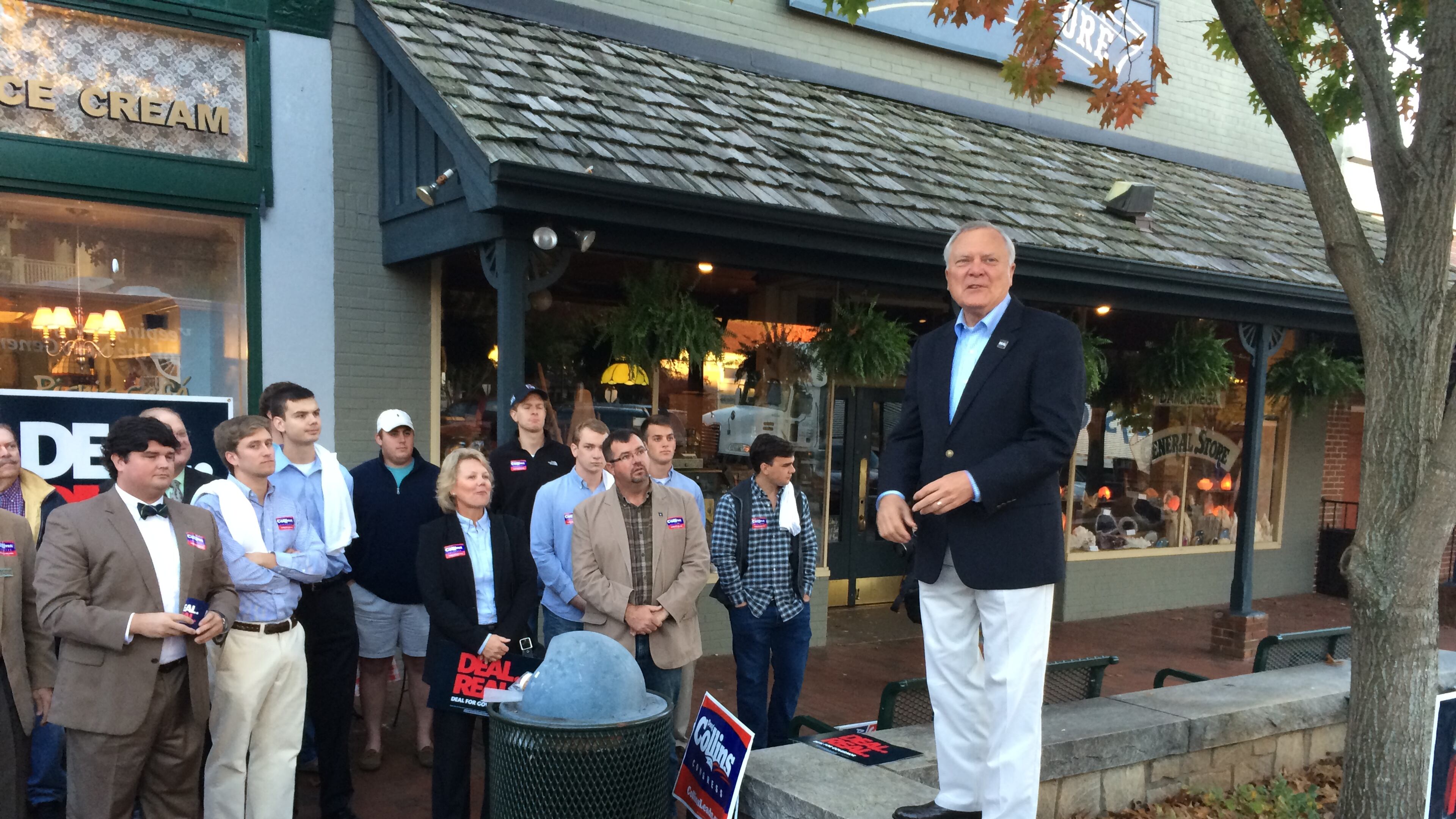 Gov. Nathan Deal stumps before a crowd in Dahlonega.