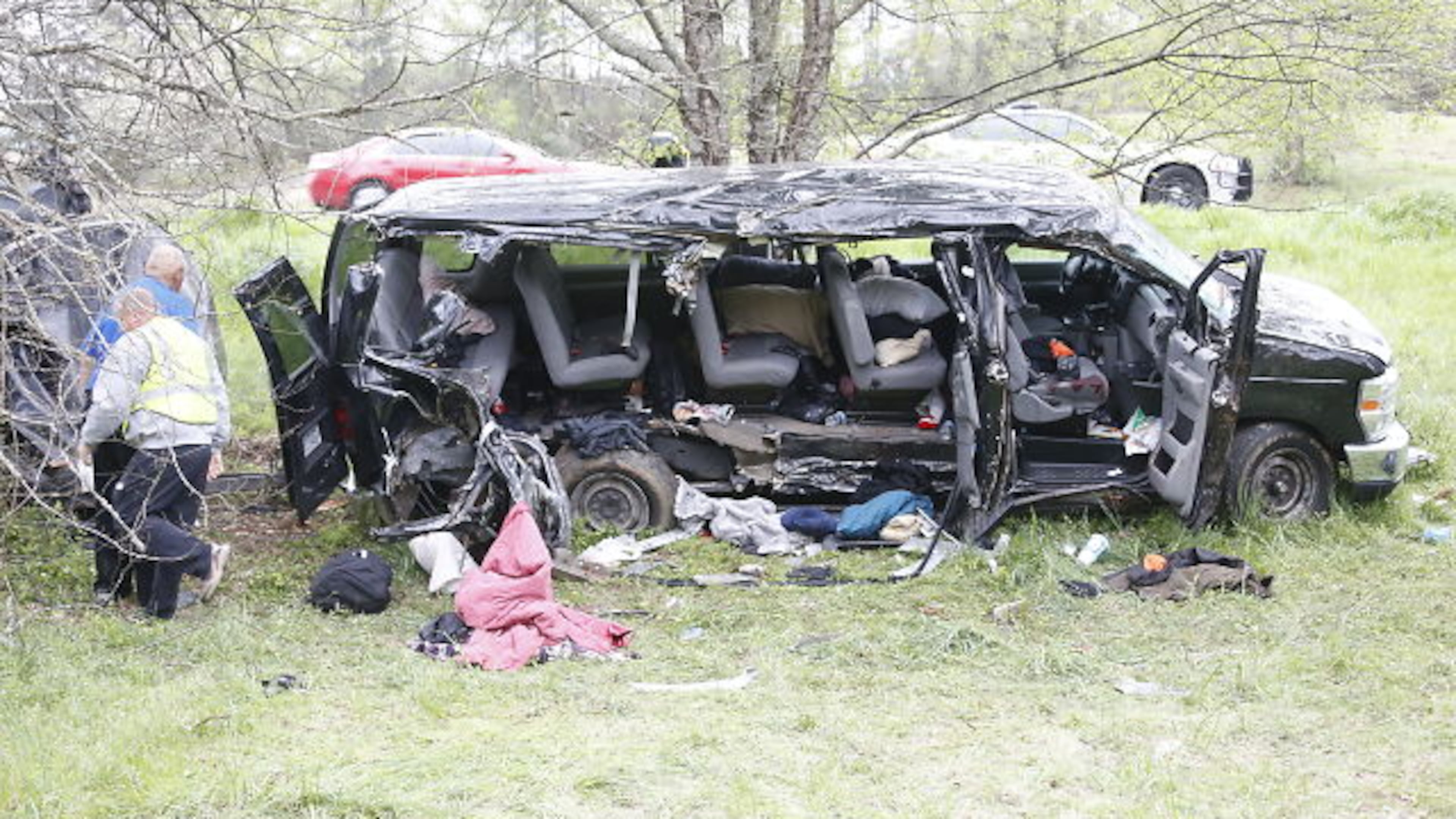 Authorities were on the scene of a multiple fatality, multiple injury crash on southbound I-85 early Monday. BOB ANDRES / BANDRES@AJC.COM