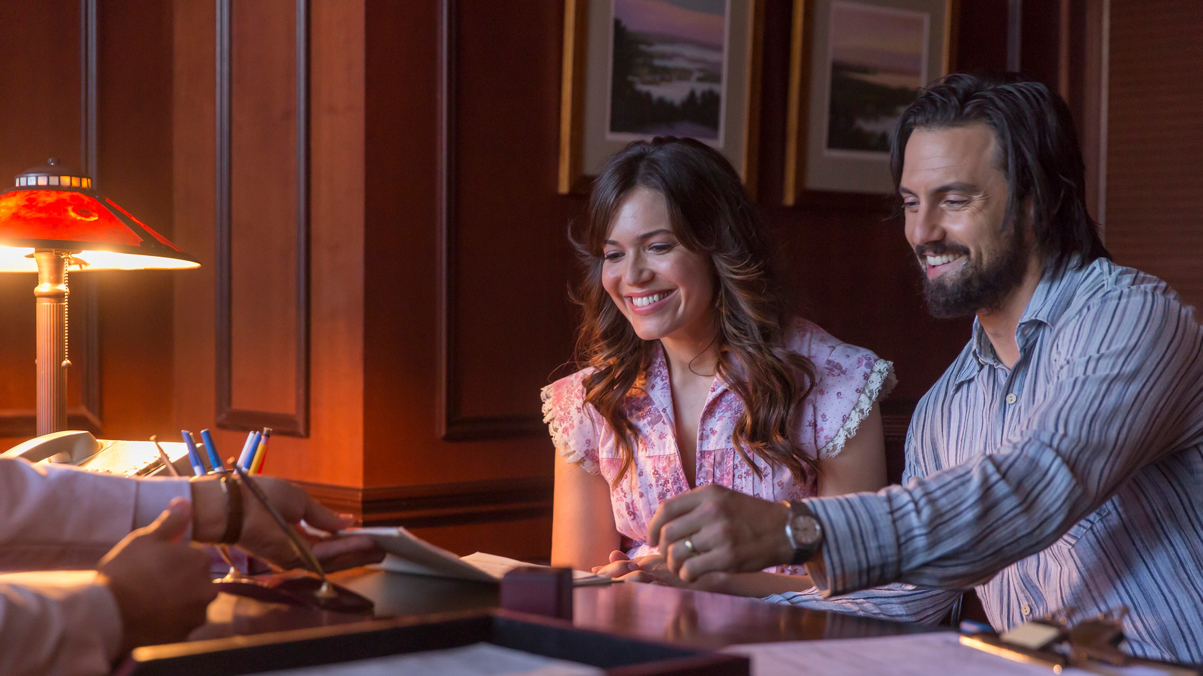 THIS IS US -- "The Right Thing to Do" Episode 111 -- Pictured: (l-r) Mandy Moore as Rebecca Pearson, Milo Ventimiglia as Jack Pearson -- (Photo by: Ron Batzdorff/NBC)