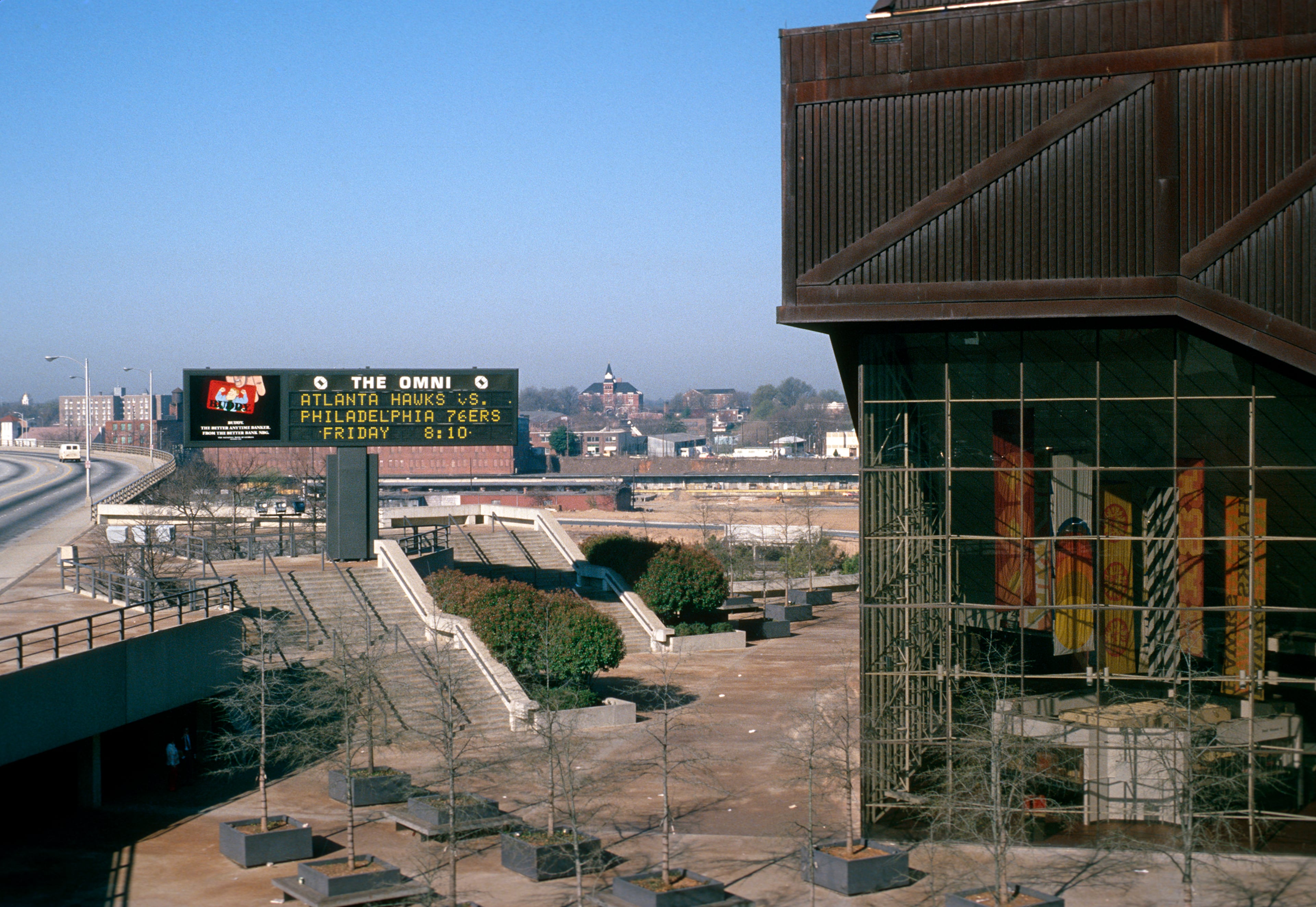 Exterior view of the rust-colored Omni Coliseum. (Acroterion / Wikimedia Commons)