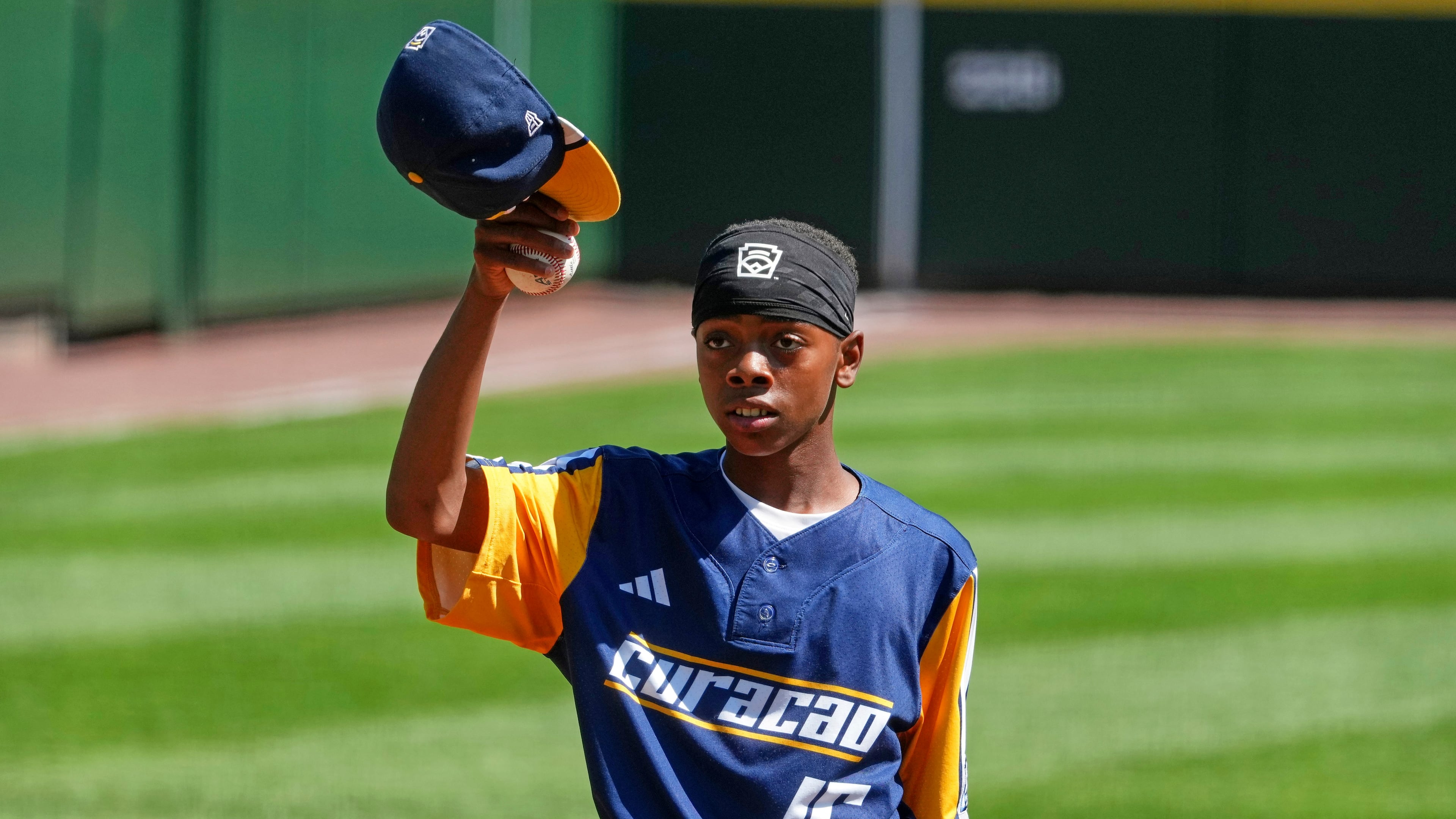 Curacao's Jaymiell Martina (16) tips his cap after reaching his pitch count limit during the sixth inning of the International Championship baseball game Japan at the Little League World Series tournament in South Williamsport, Pa., Saturday, Aug. 29, 2026. (AP Photo/Gene J. Puskar)