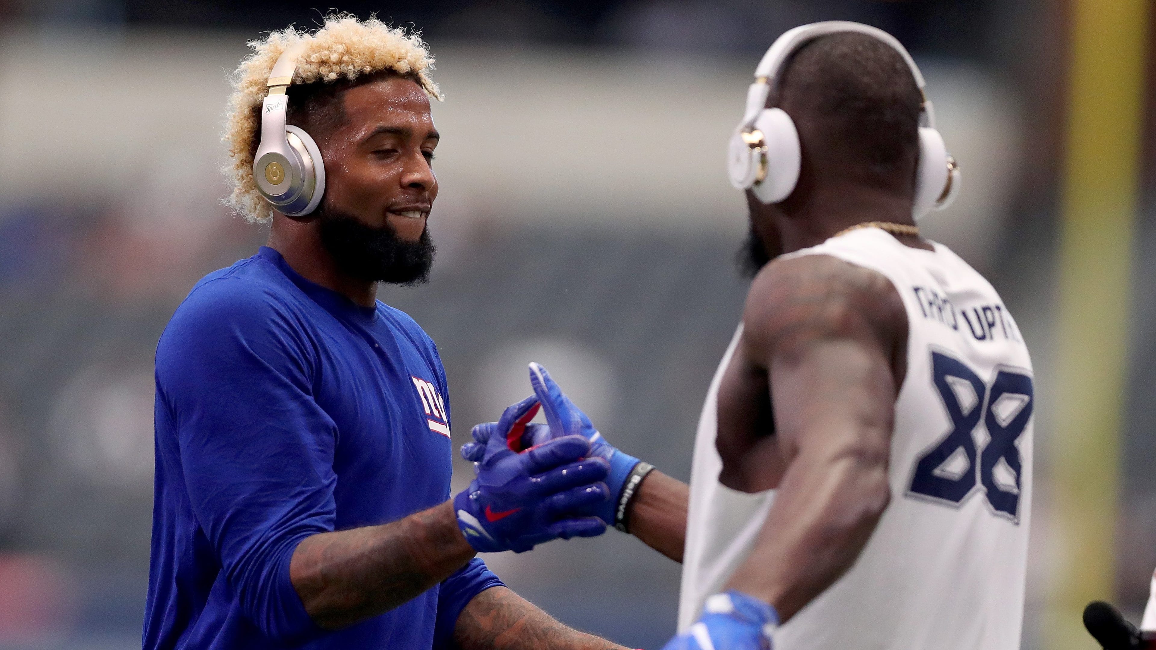 ARLINGTON, TX - SEPTEMBER 11: Odell Beckham #13 of the New York Giants greets Dez Bryant #88 of the Dallas Cowboys during pregame warm up at AT&T Stadium on September 11, 2016 in Arlington, Texas. (Photo by Tom Pennington/Getty Images) ORG XMIT: 659019441 ORIG FILE ID: 602421292