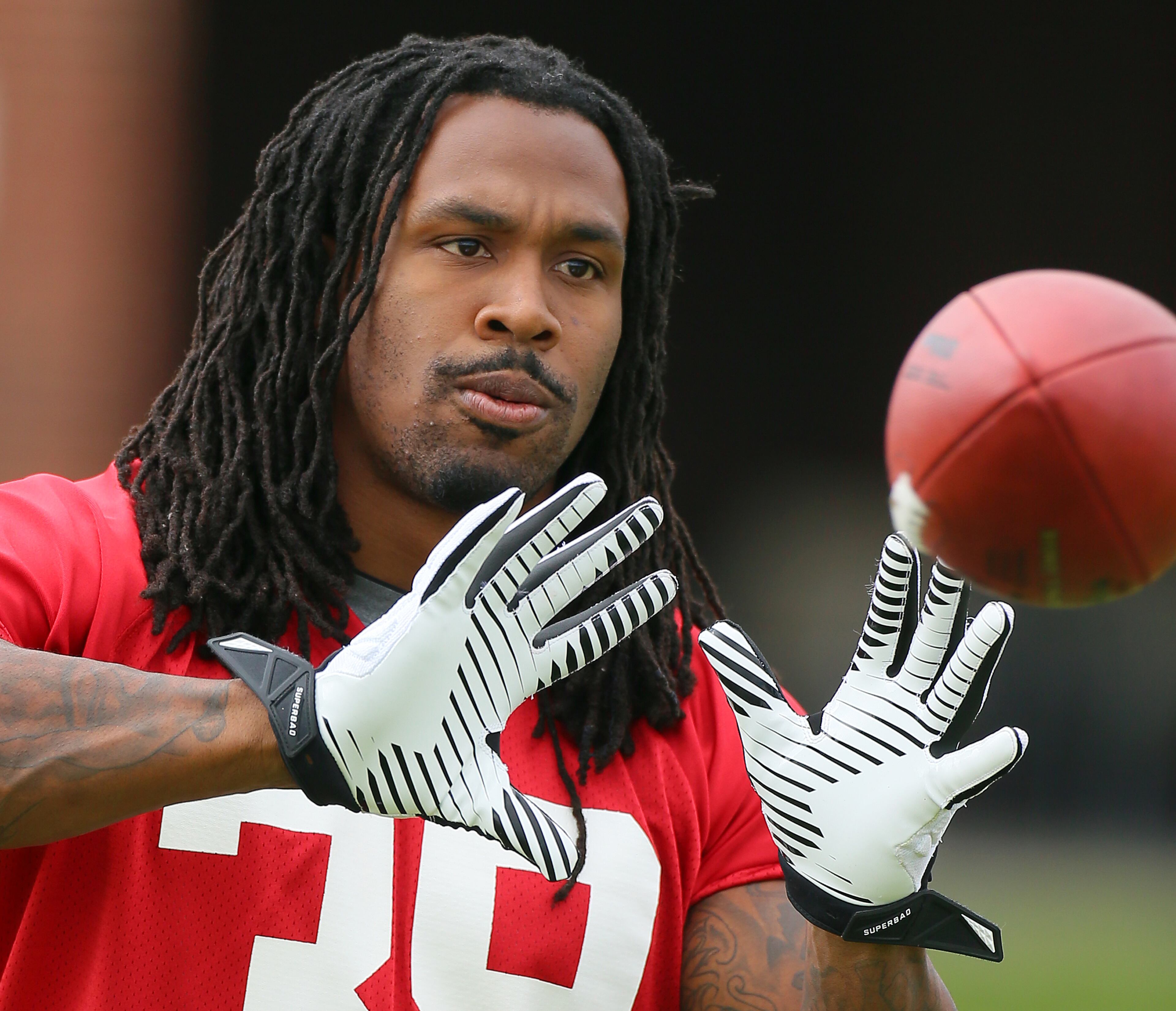 Running back Steven Jackson catches a pass. CURTIS COMPTON / CCOMPTON@AJC.COM