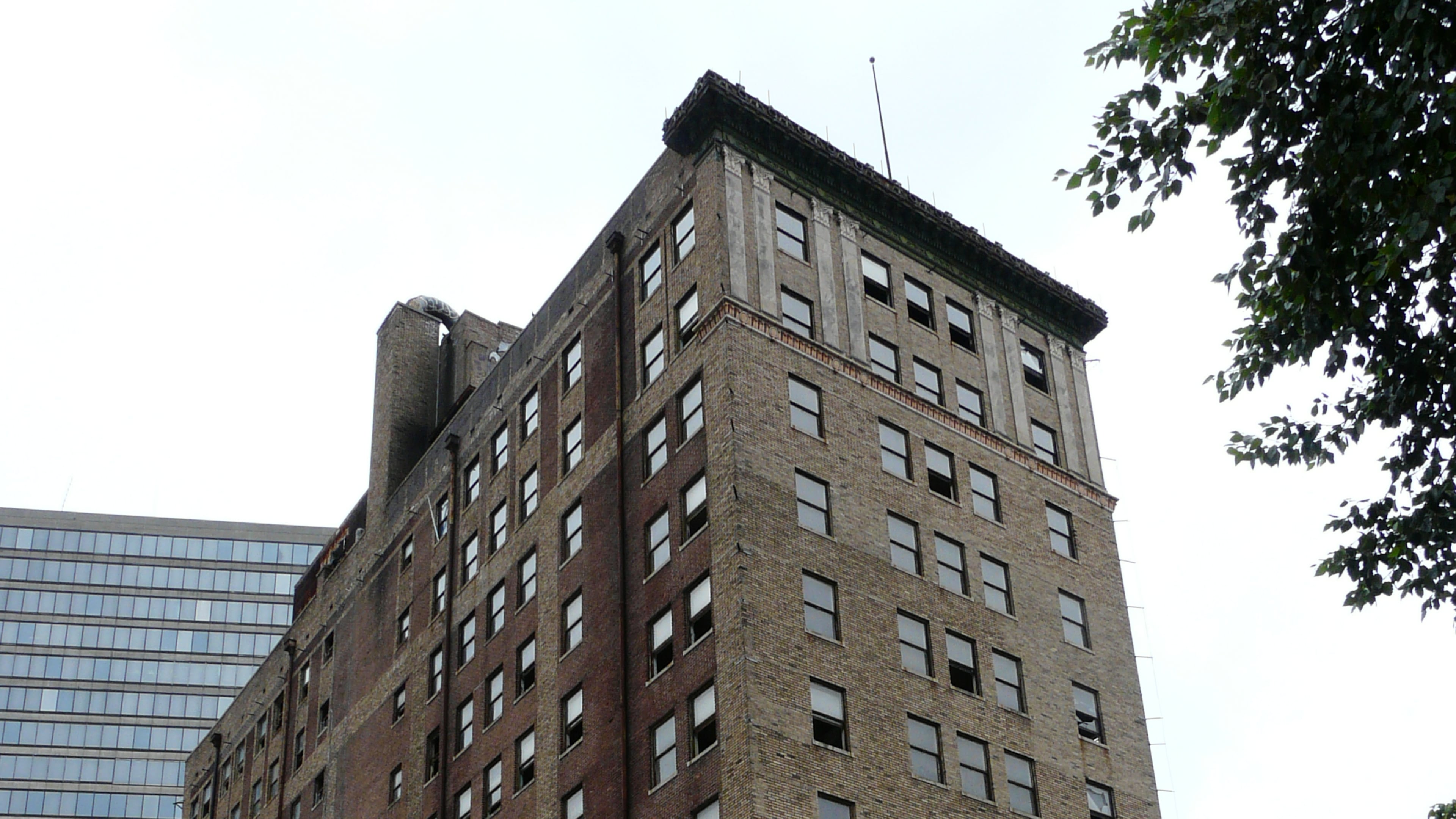 The Medical Arts Building was one of the first buildings in Atlanta to include a covered garage.