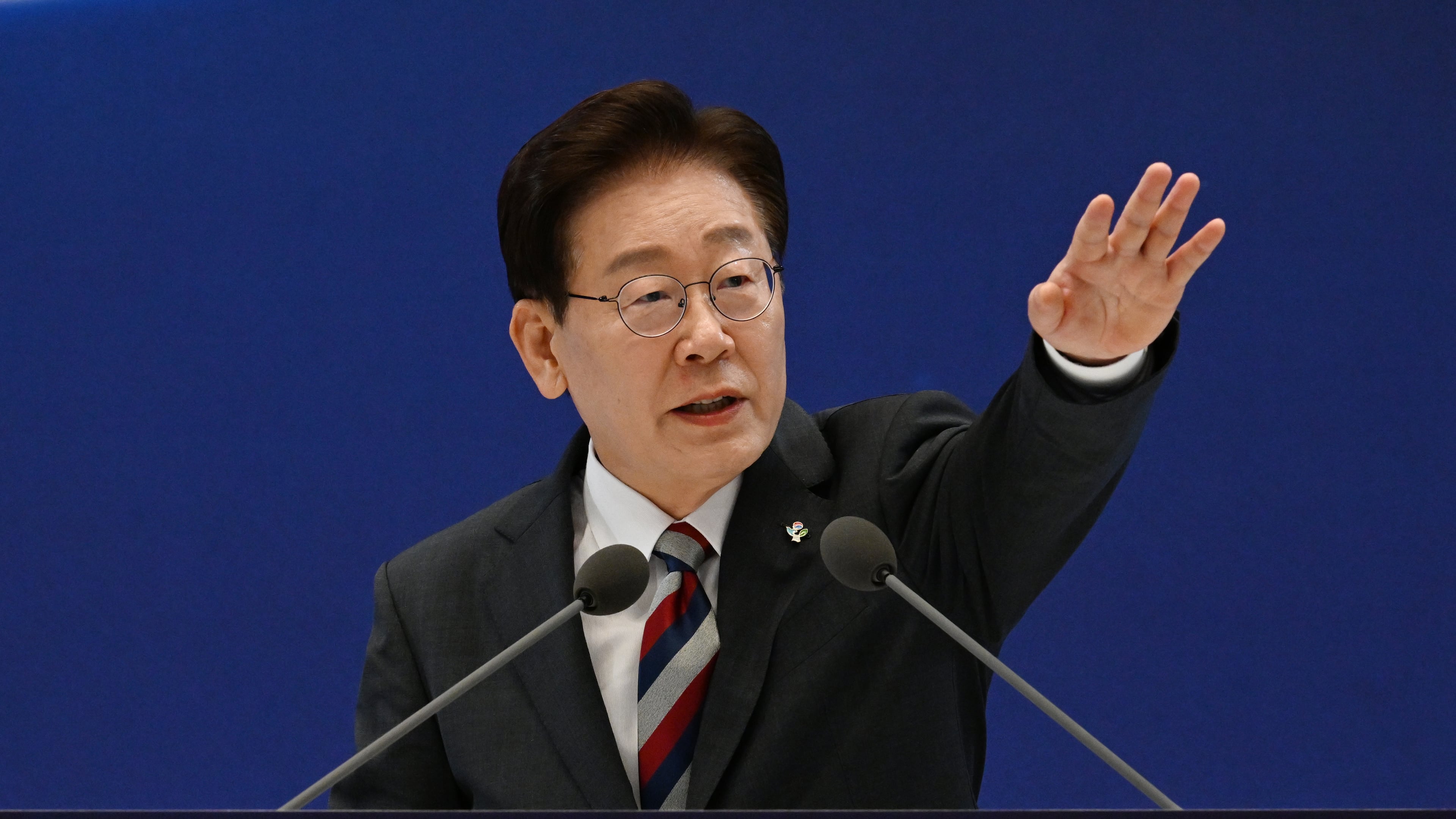 South Korean President Lee Jae Myung attends an announcement with Samsung Electronics Chairman Lee Jae-yong and SK Group Chairman Chey Tae-won at the Blue House presidential office in Seoul, South Korea, Monday, June 29, 2026. (Kim Min-Hee/Pool Photo via AP)