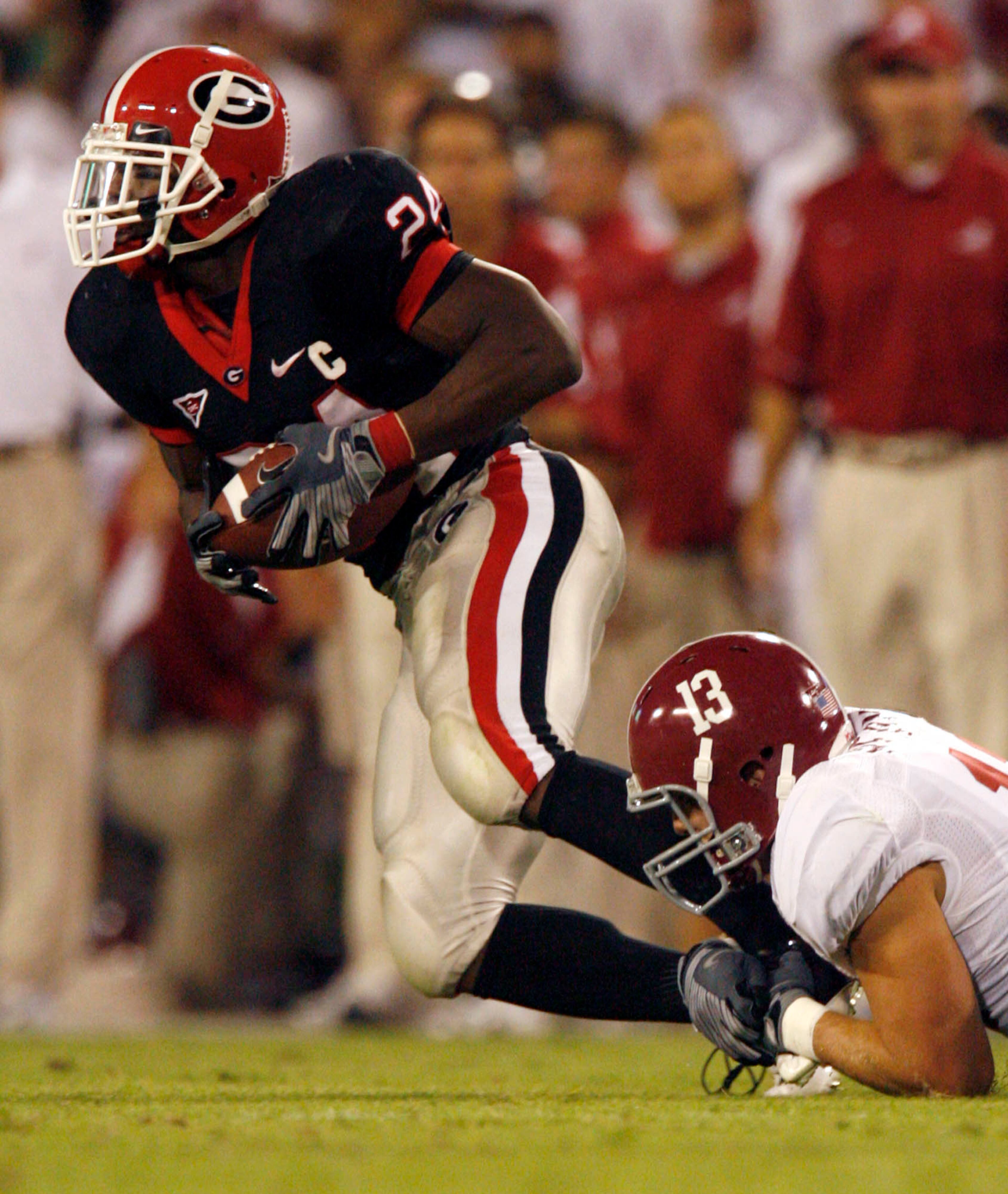 Georgia running back Knowshon Moreno (24) tries to pull away against Alabama on September 27, 2008. Jason Getz / AJC