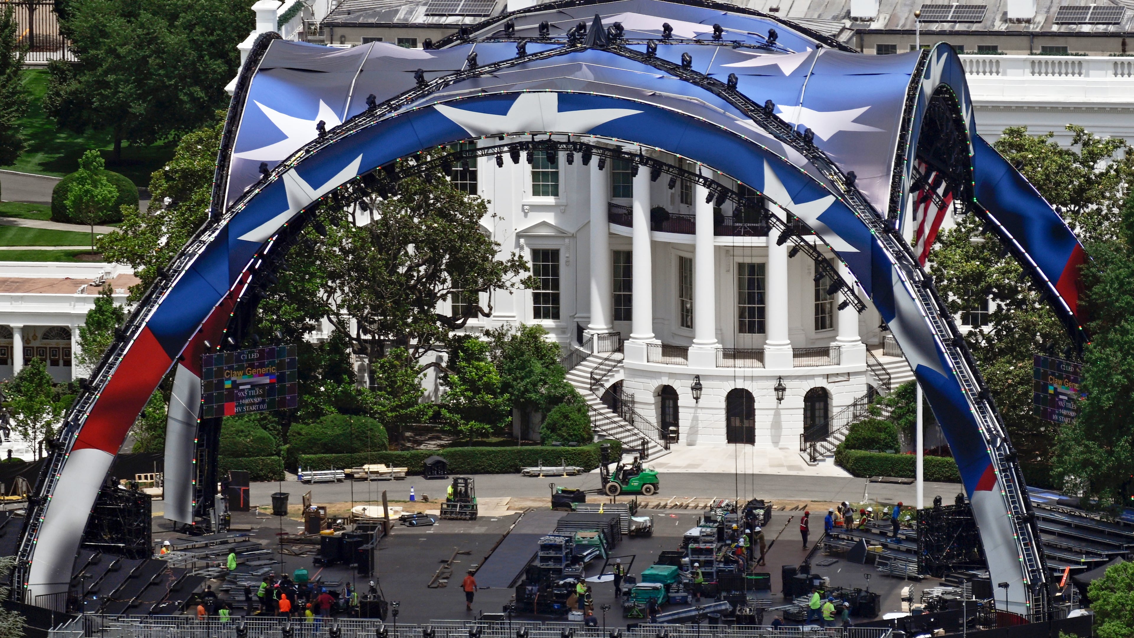 Construction continues on the arena on the South Lawn of the White House for a future UFC mixed martial arts fight, Saturday, June 6, 2026, in Washington. (AP Photo/John McDonnell)
