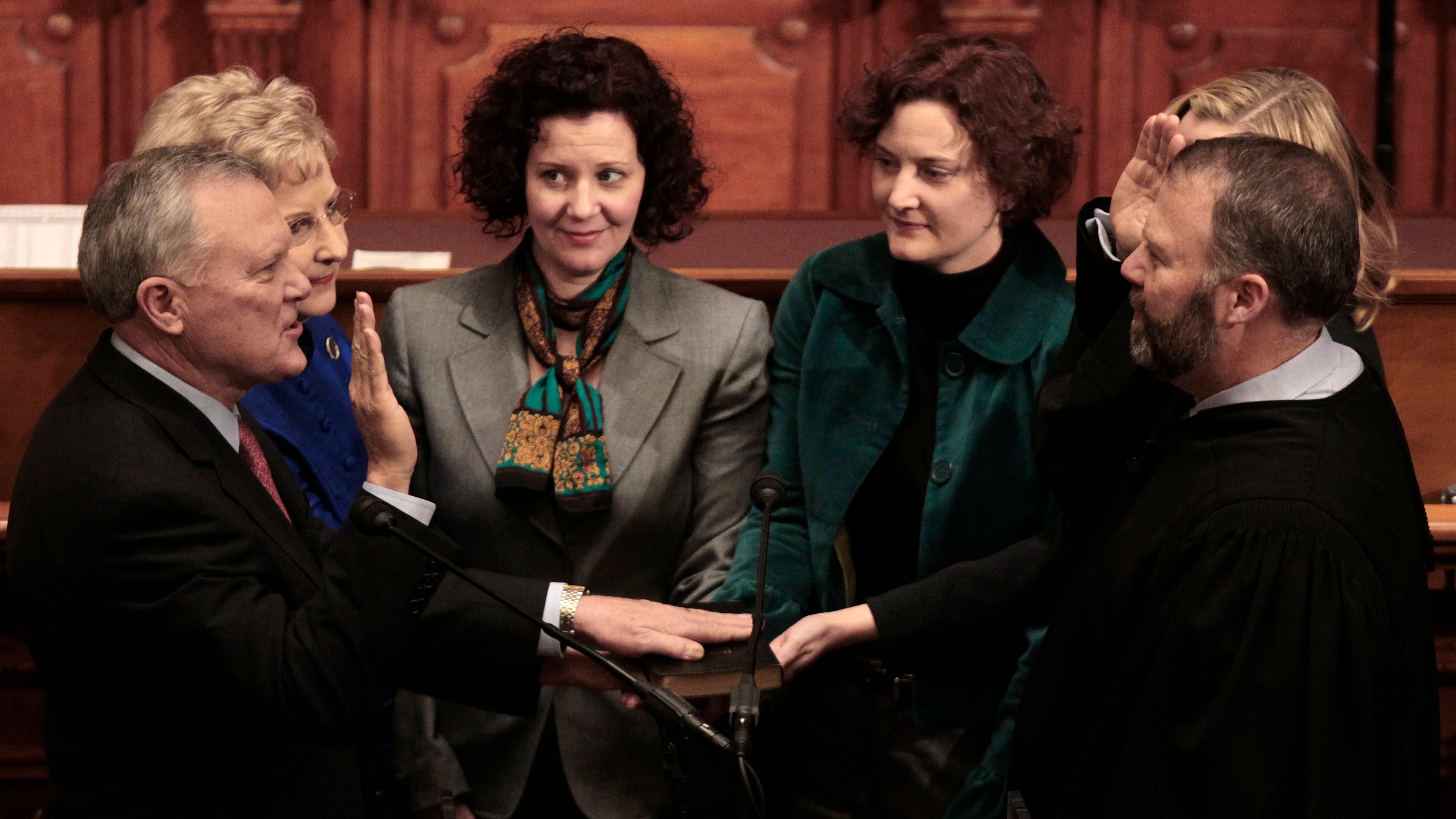 Gov. Nathan Deal, left is sworn in by his son, Hall County Superior Judge Jason Deal, as the 82nd Governor in the House chamber on Jan. 10, 2011, in Atlanta. Behind Governor Deal, from left, is his wife Sandra Deal, Mary Emily O’Bradovich, Carrie Deal Wilder and Katie Deal Wright. (AP Photo/John Bazemore, Pool)