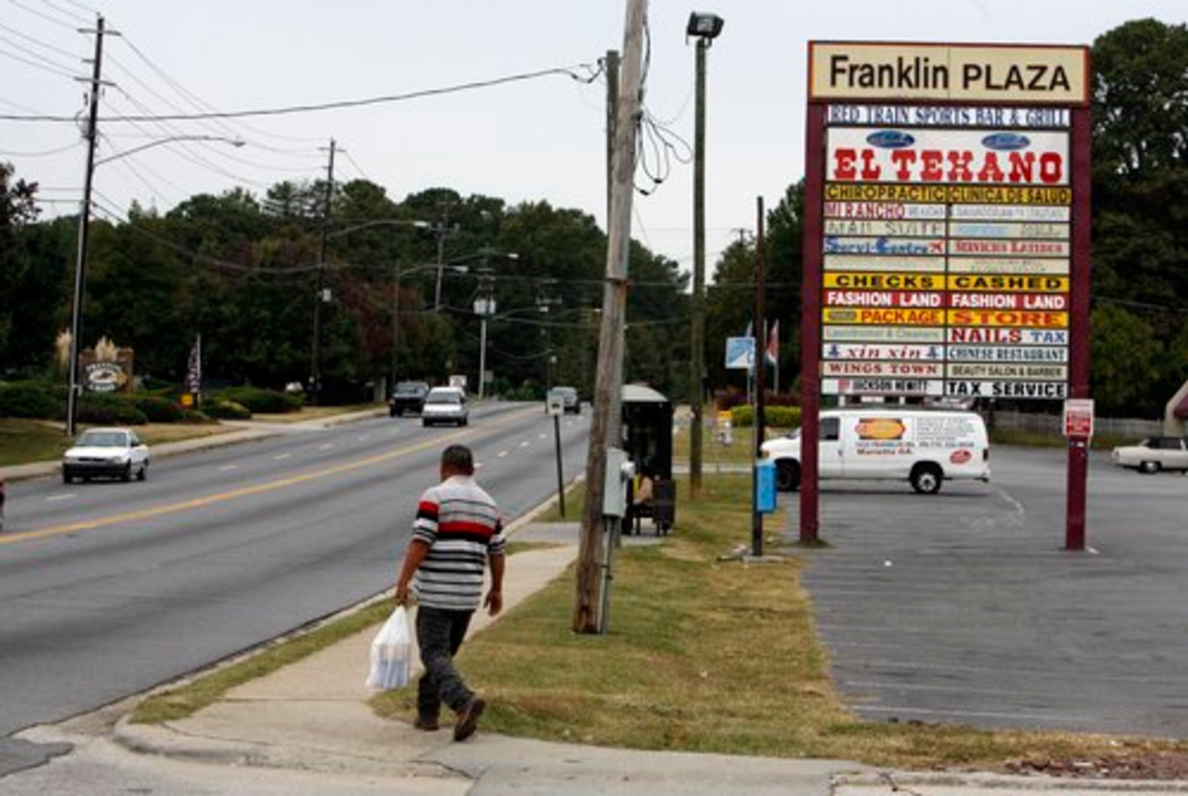 Franklin Road (shown in this 2006 photo) was once a prosperous area in Marietta, but it underwent a decline. The mile-and-a-quarter-long roadway is dotted with aging strip malls, motels, bus stops, 11 apartment complexes, office parks and a few upscale office towers.