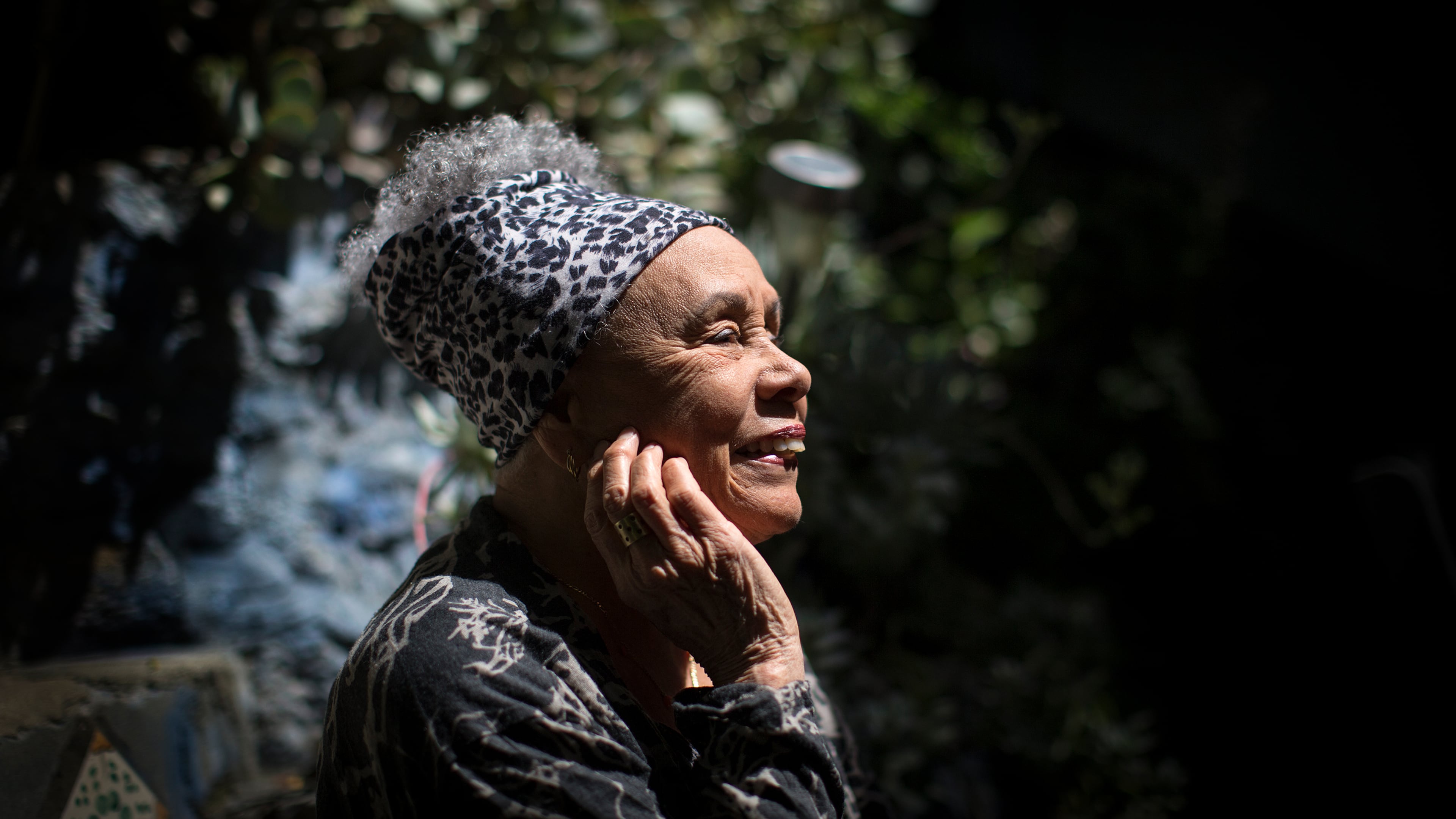 Artist Betye Saar of Los Angeles at home on her back patio on April 22, 2016 in Los Angeles, Calif. (Gina Ferazzi/Los Angeles Times via AP)