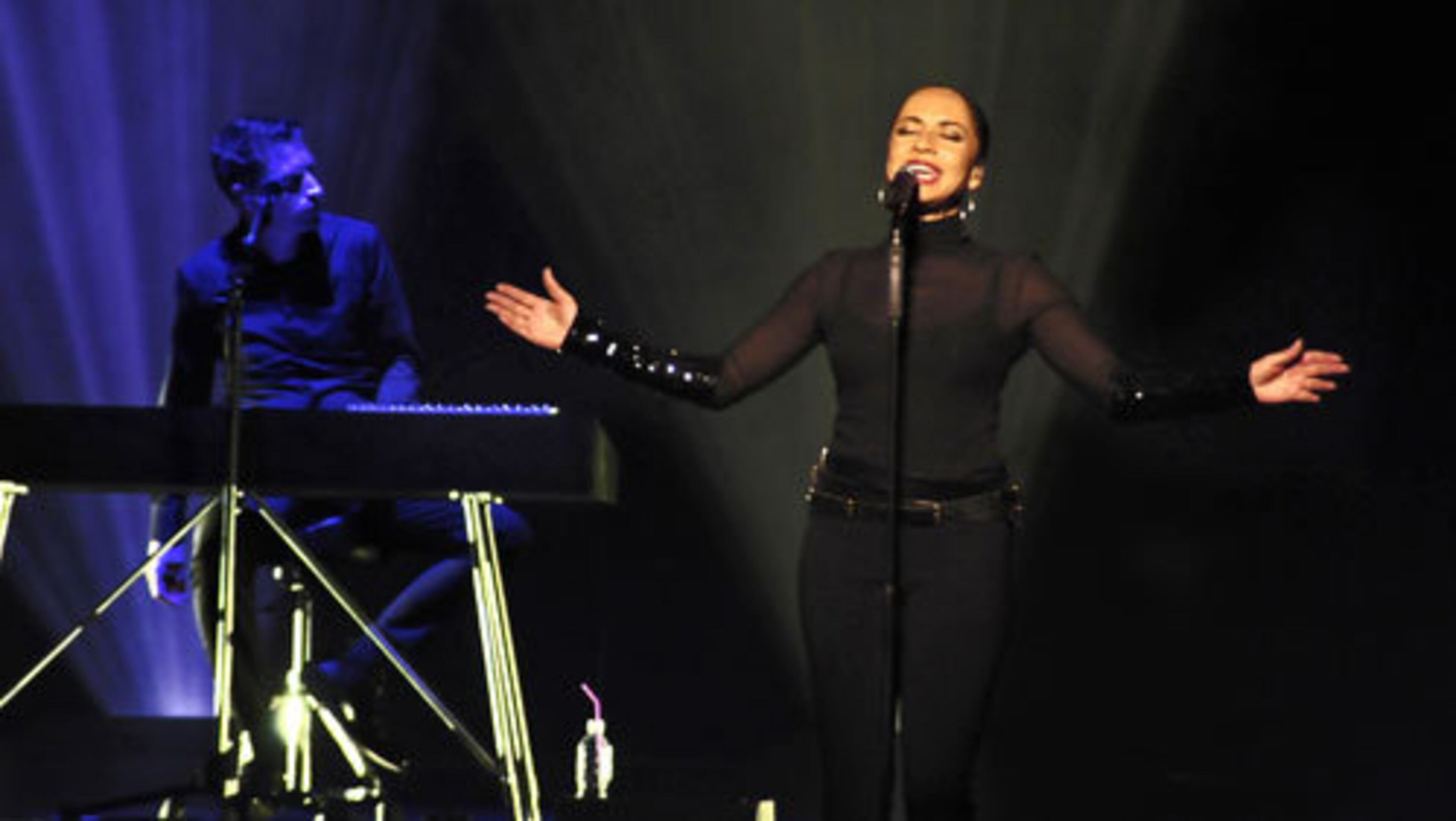 Sade performs "Your Love is King" at a sold out Philips Arena.