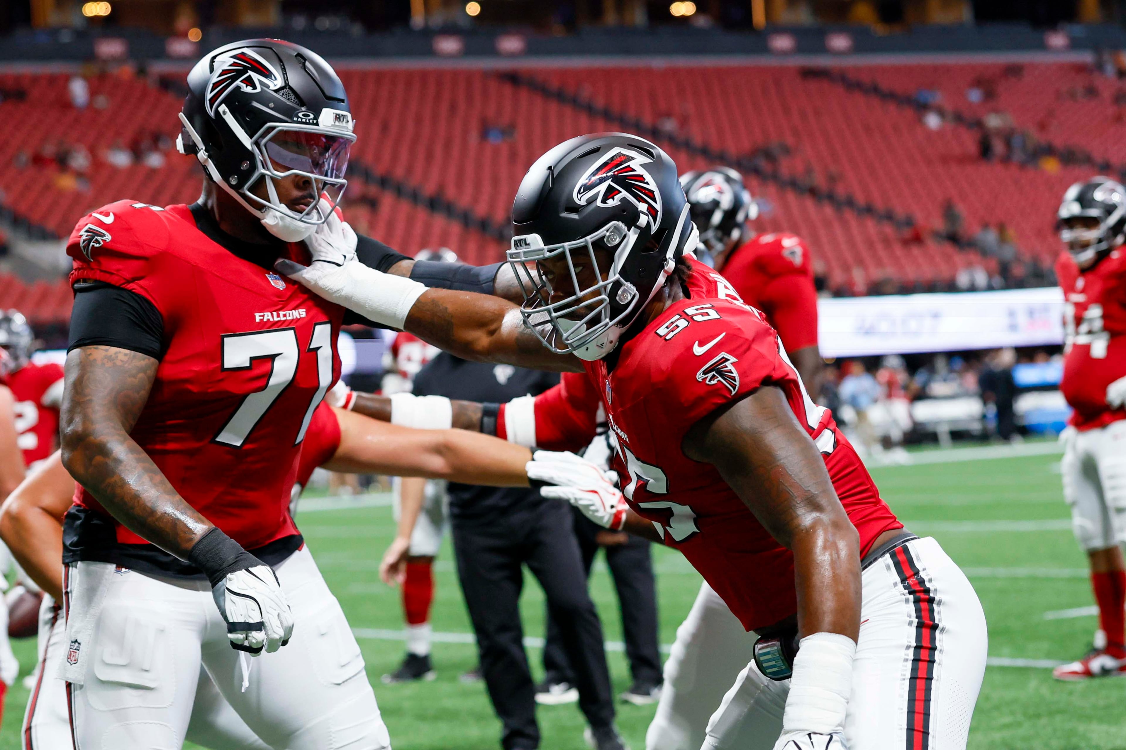 Atlanta Falcons defensive end Za’Darius Smith (55) runs a drill with Atlanta Falcons offensive tackle Jawaan Taylor (71) during warm-ups before the game against the Carolina Panthers at Mercedes-Benz Stadium in Atlanta on Sunday, September 20, 2026. (Miguel Martinez/AJC)