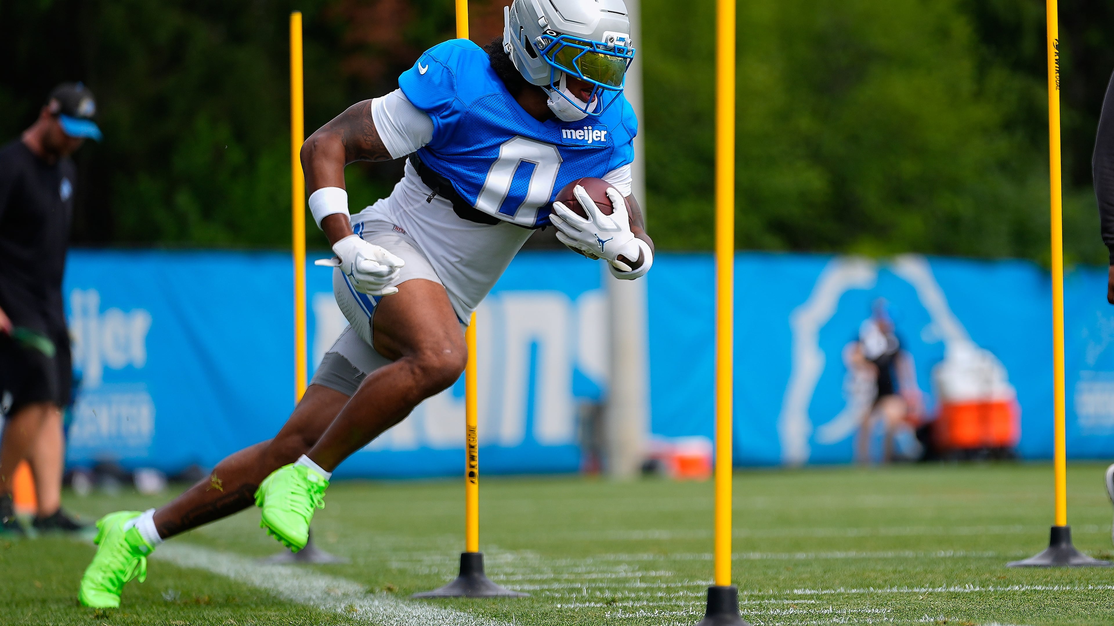 Detroit Lins running back Jahmyr Gibbs runs a drill during practice at the NFL football team's training camp, in Allen Park, Mich., Friday, Aug. 7, 2026. (AP Photo/Paul Sancya)