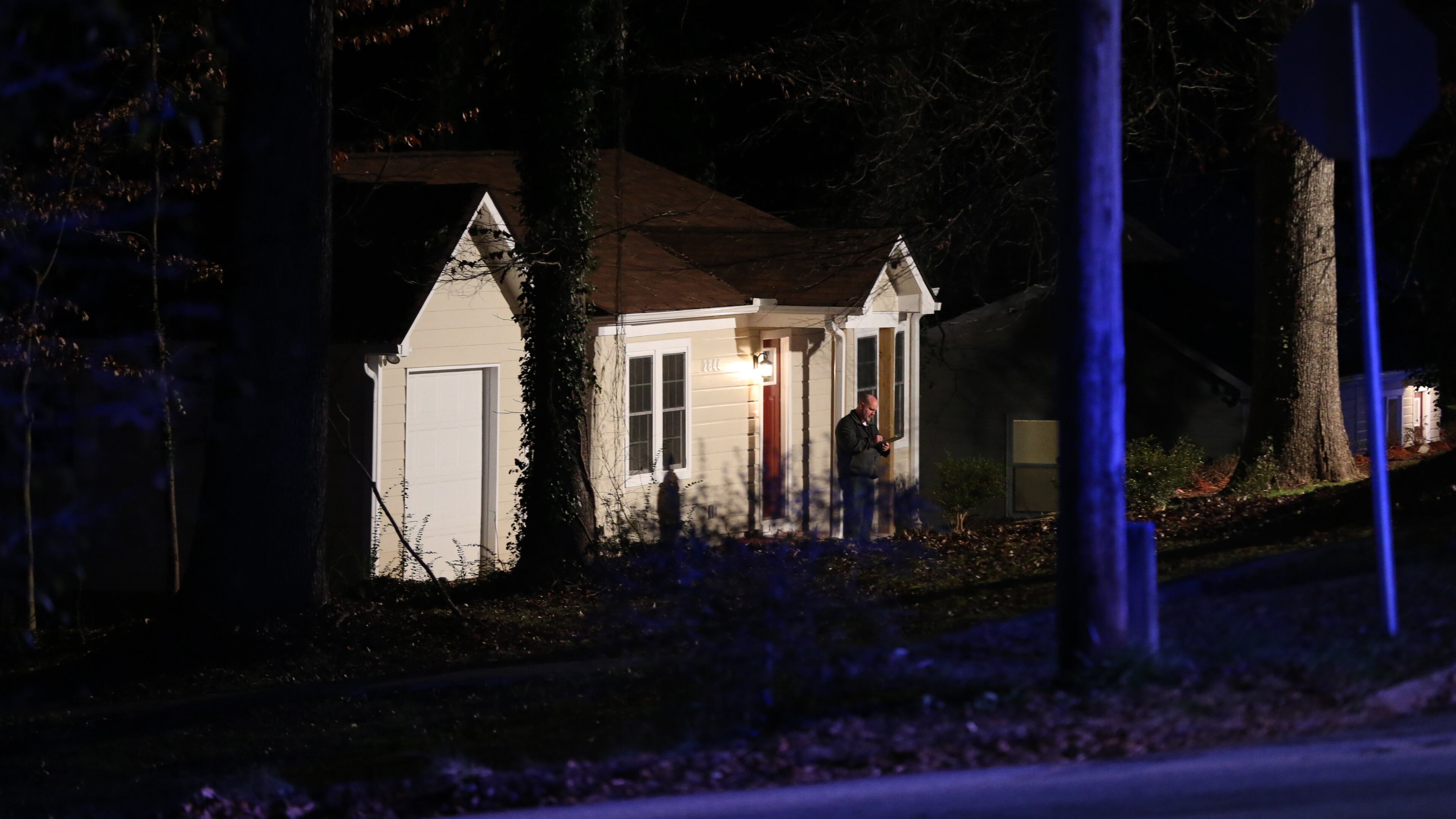 DeKalb County police investigate near the scene of a deadly attempted home invasion Wednesday, Jan. 13, 2016. Ben Gray / bgray@ajc.com