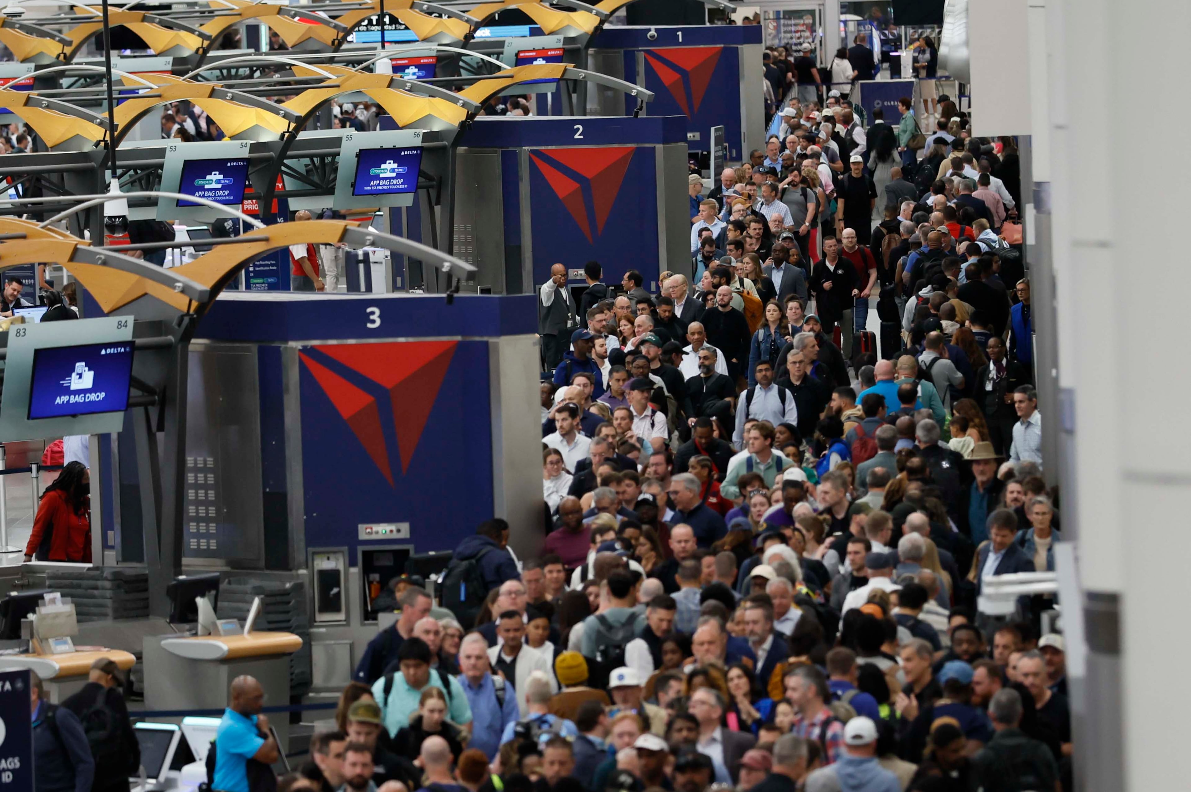 Atlanta Hartsfield-Jackson International Airport long lines