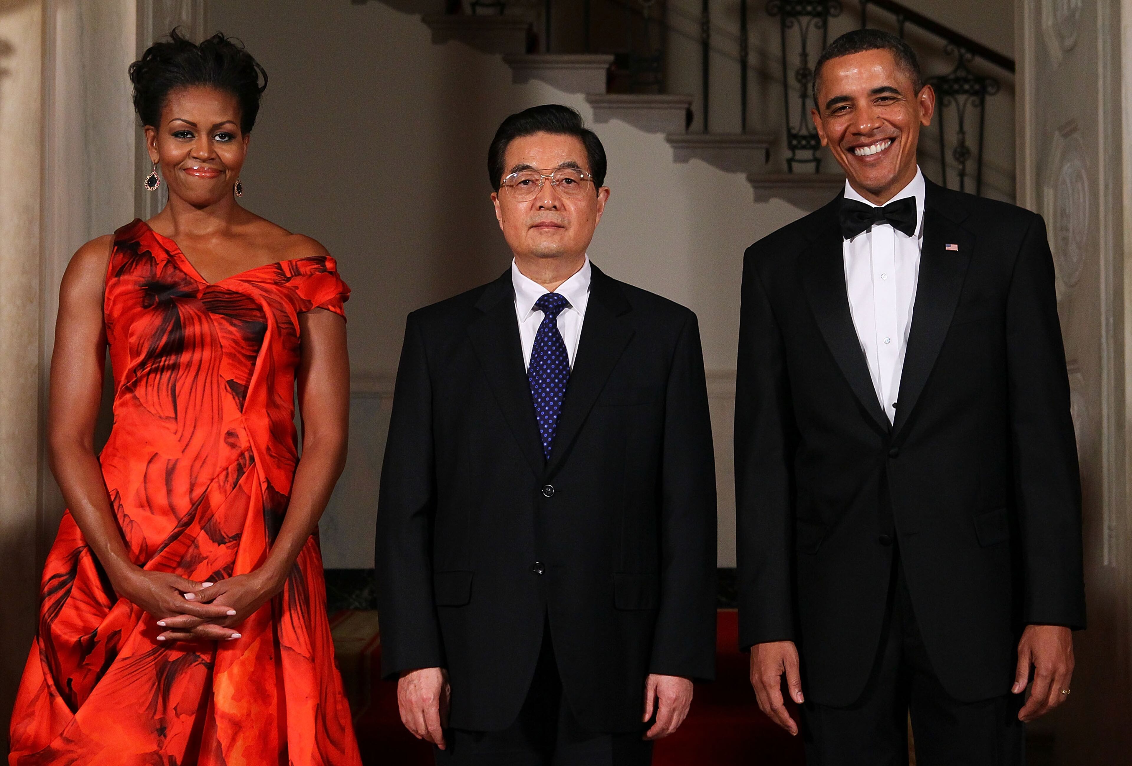 U.S. President Barack Obama (R) and first lady Michelle Obama (L) pose for the official photo with Chinese President Hu Jintao at the Grand Staircase of the White House January 19, 2011 in Washington, DC. Obama is hosting a state dinner for Hu this evening. (Photo by Alex Wong/Getty Images)