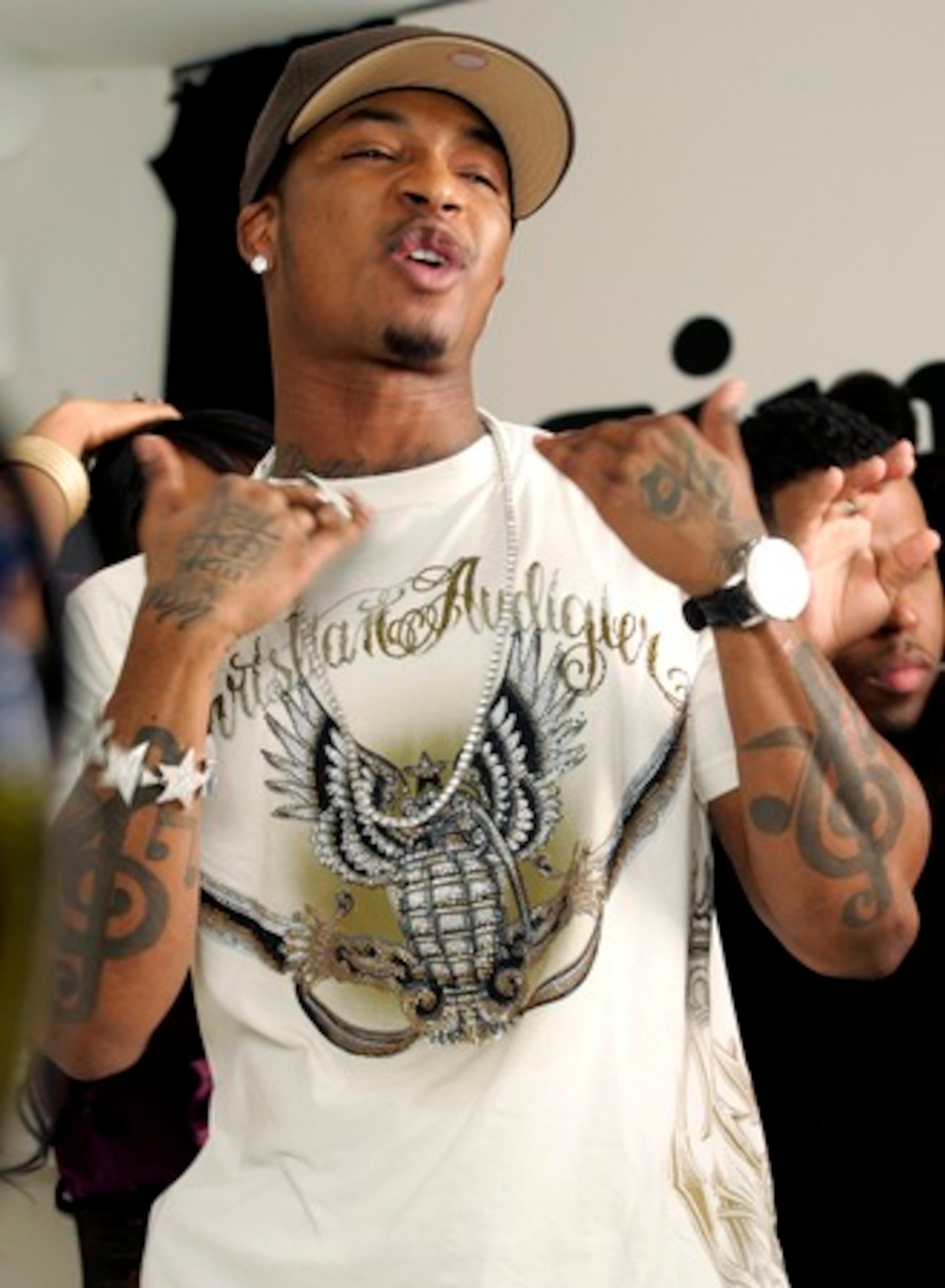 Chingy performs "Gimmie Dat."