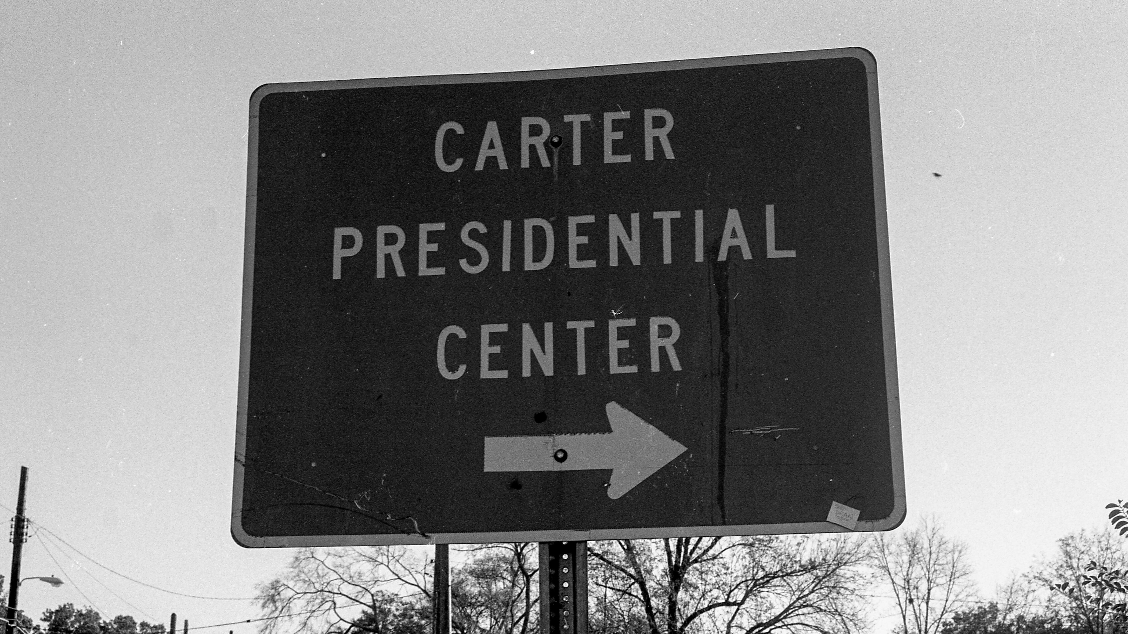 A sign points the way to the Carter Presidential Center. (Jeremy Fletcher)