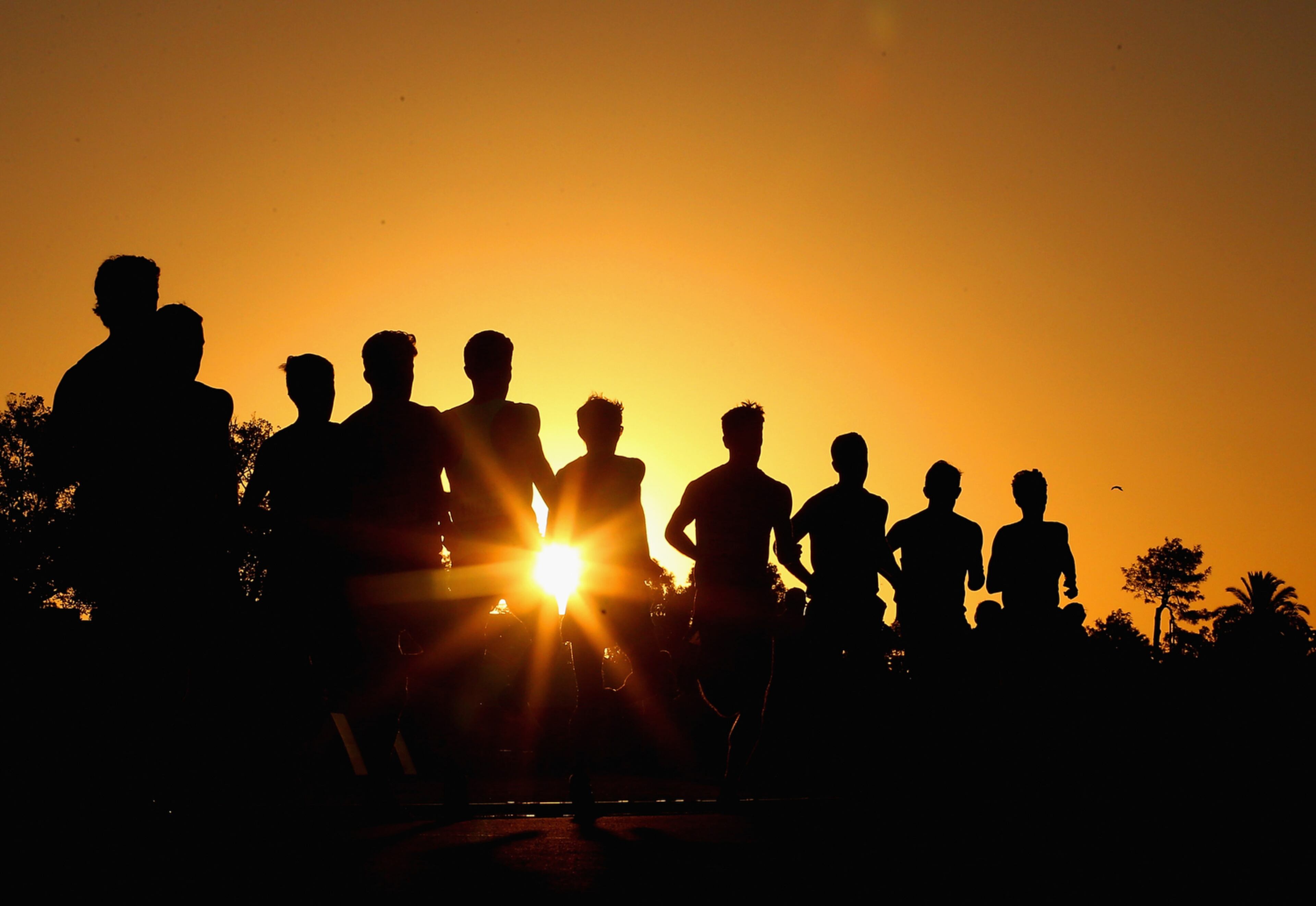 SUNRISE RUN--MELBOURNE, AUSTRALIA - MARCH 21: Competitors run in the Men's 5000 Metre Run during the IAAF Melbourne World Challenge at Lakeside Stadium on March 21, 2015 in Melbourne, Australia. (Photo by Quinn Rooney/Getty Images) *** BESTPIX ***