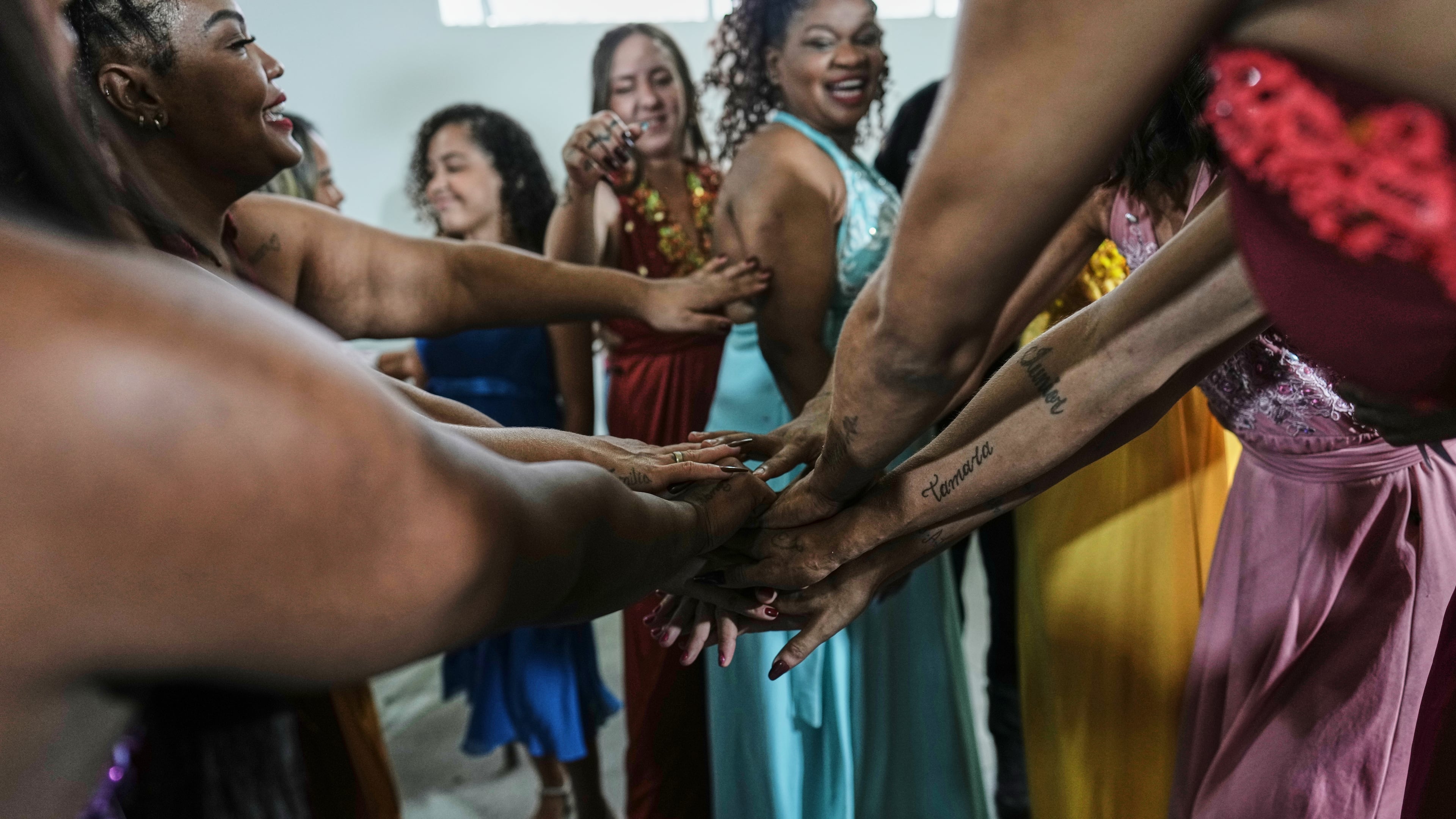 Inmates wish each other good luck before competing in the Voice of Freedom rehabilitation program singing contest at the Djanira Dolores de Oliveira women's penitentiary in Rio de Janeiro, Friday, Jan. 23, 2026. (AP Photo/Silvia Izquierdo)