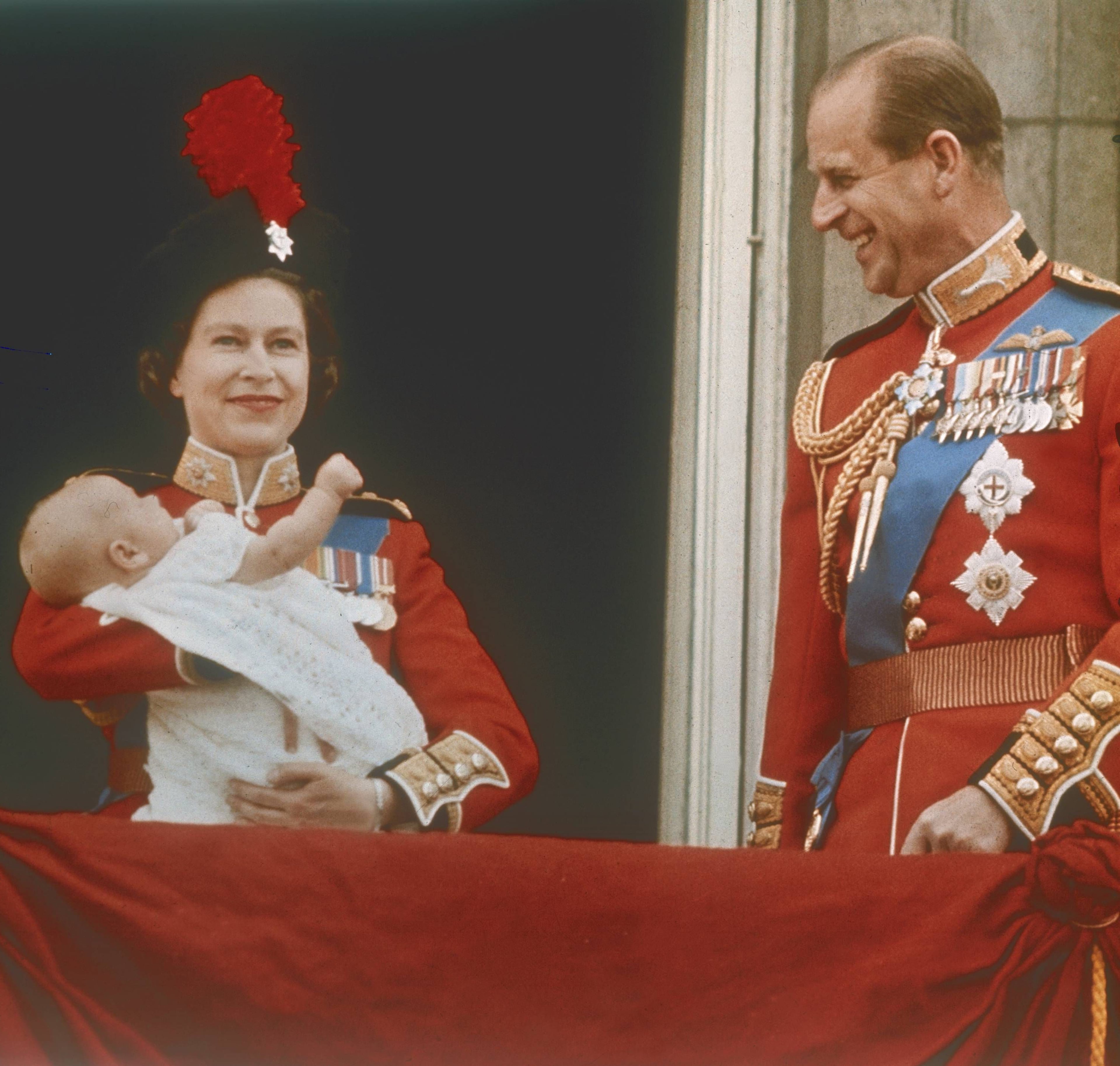 UNITED KINGDOM - JANUARY 01: The Queen with the baby Prince in her arms on the balcony of BUCKINGHAM PALACE with Prince PHILIP after the Trooping the Colour. (Photo by Keystone-France/Gamma-Keystone via Getty Images)