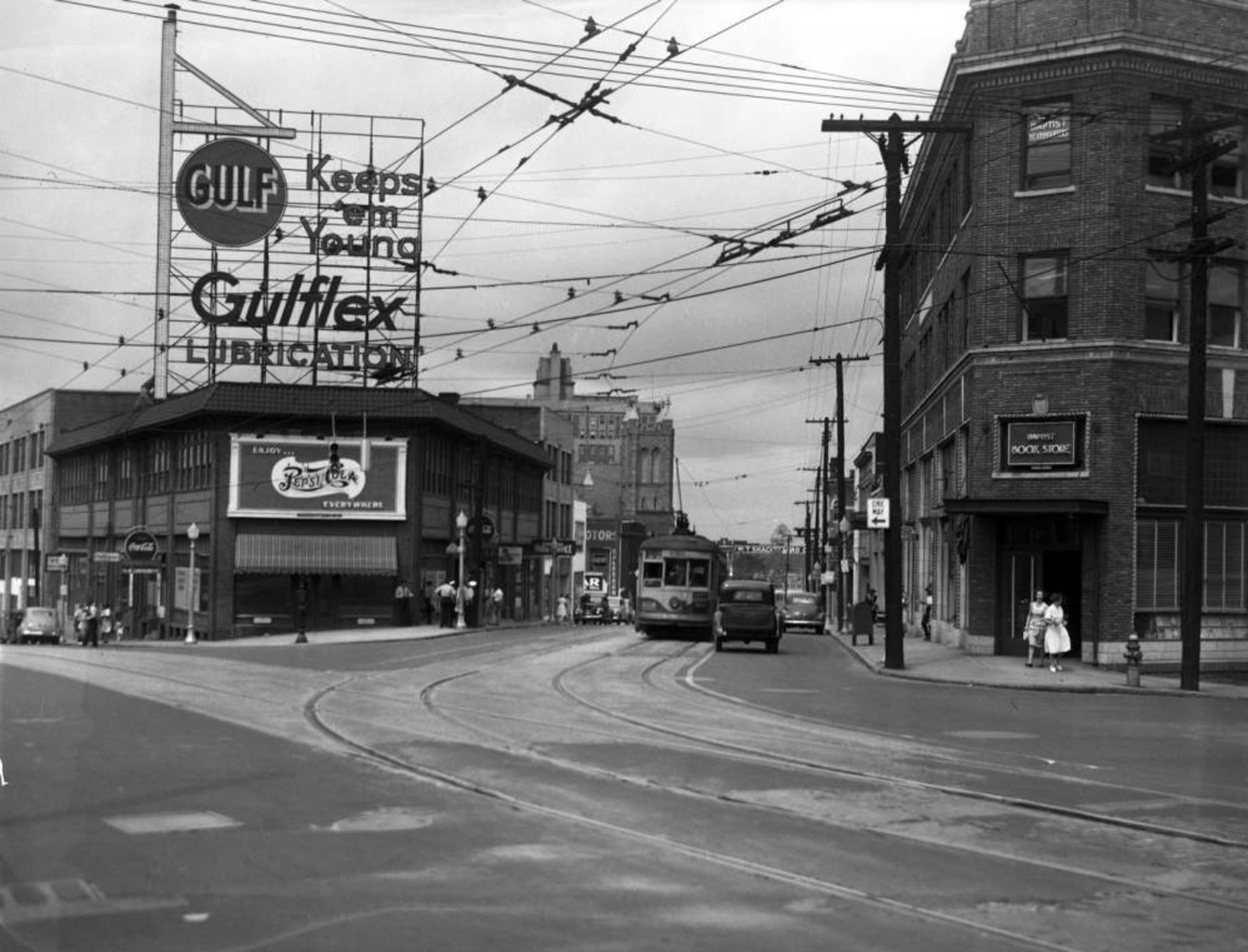 Streetcar navigates down Peachtree Street and Baker Street in September 1945.