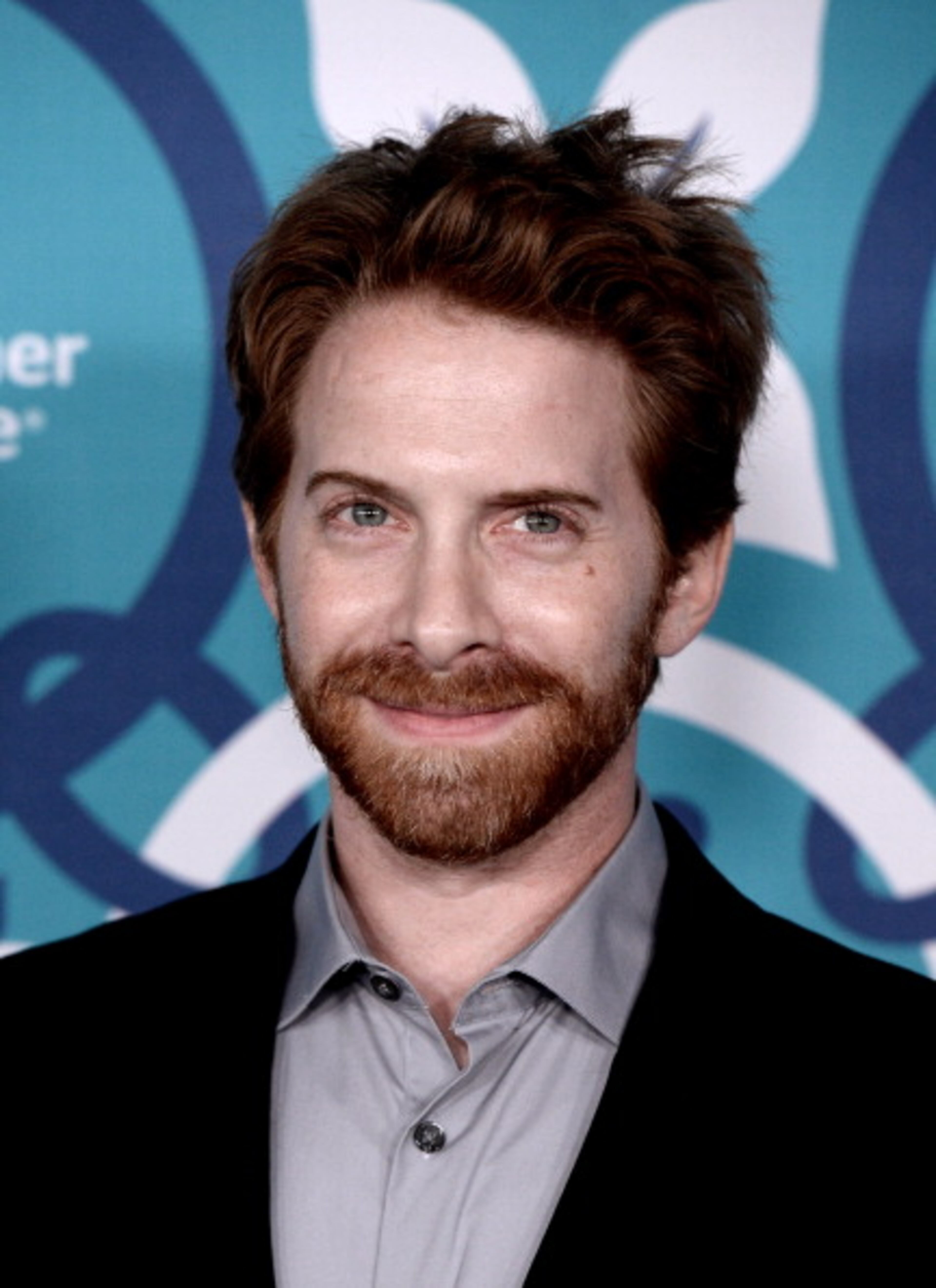 Seth Green is 5'4", but is taller than . . .(see next photo)