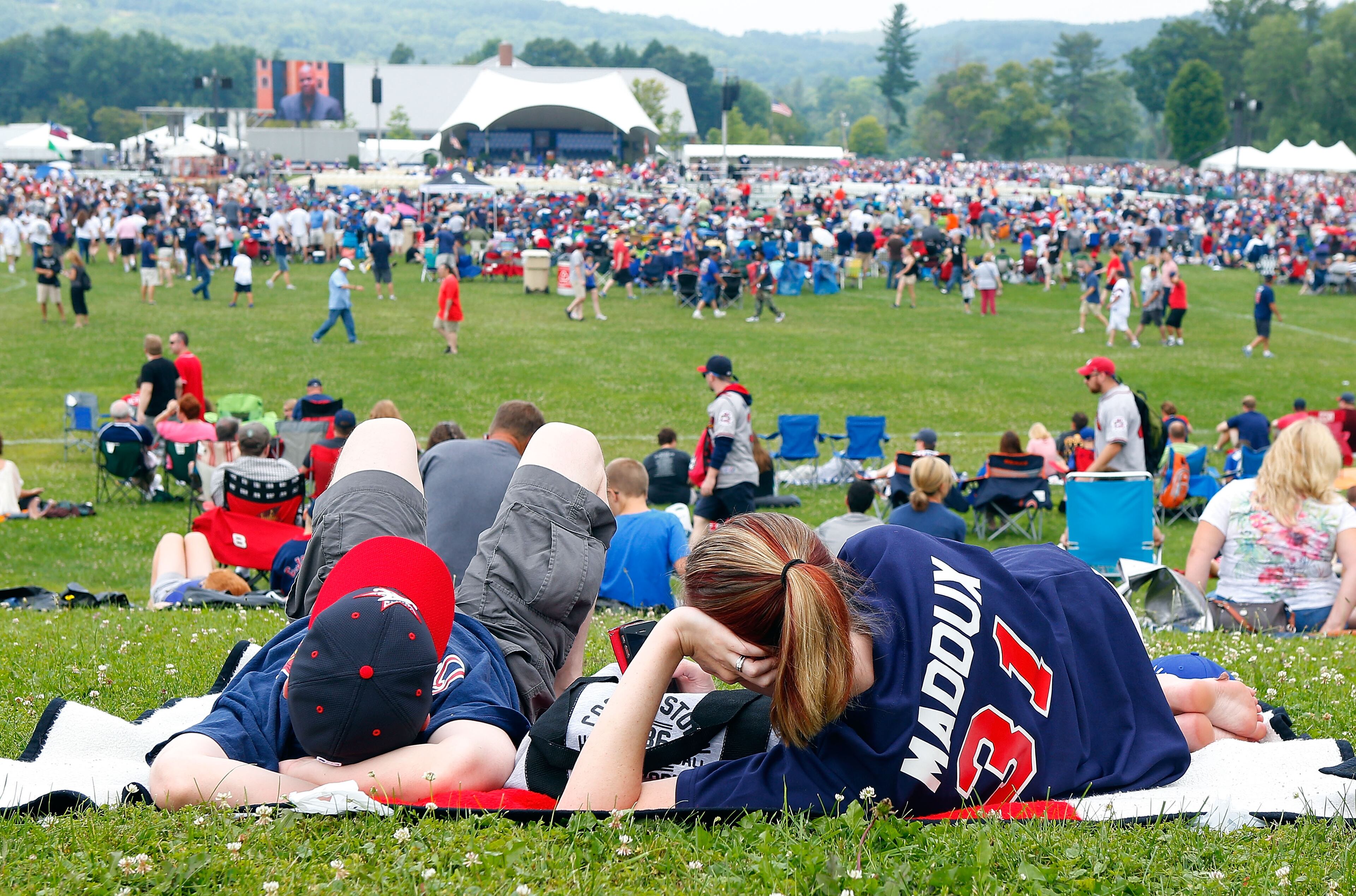 Baseball fans await the start of the Baseball Hall of Fame induction ceremony at Clark Sports Center during on July 27, 2014 in Cooperstown, New York. (Photo by Jim McIsaac/Getty Images)