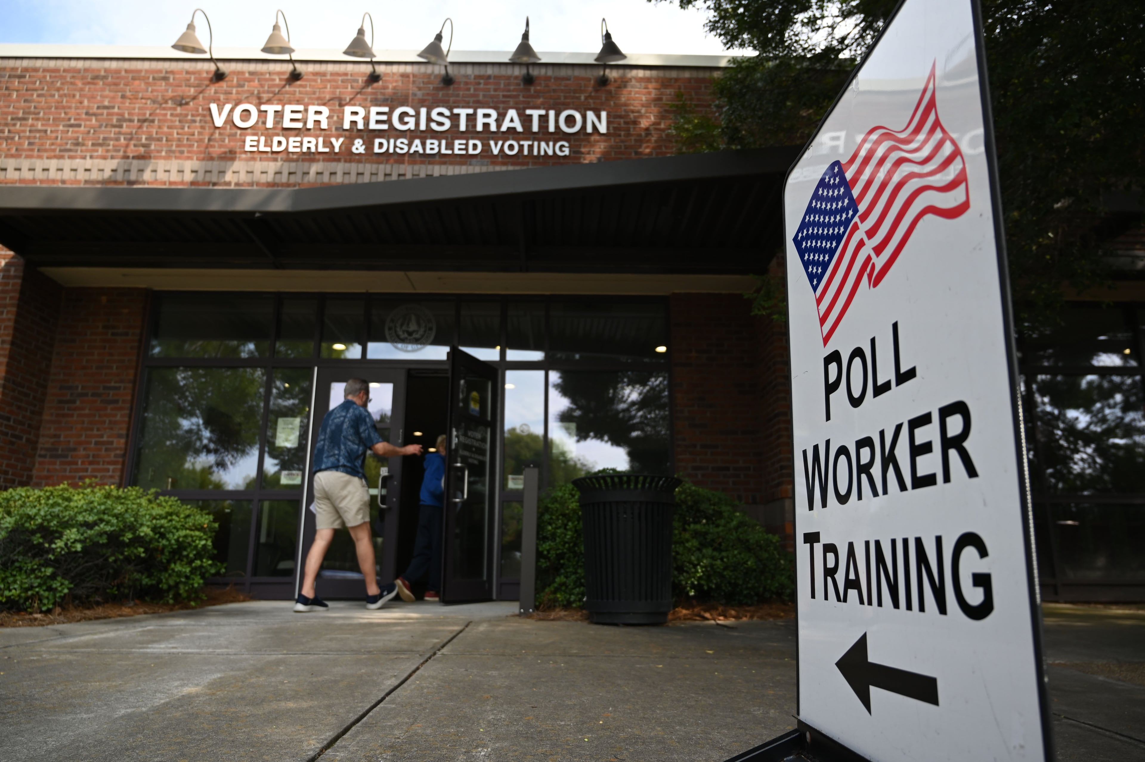 A “Poll Worker Training” sign is displayed outside the Cobb County Elections & Registration building on Tuesday, Sept. 22, 2026, in Marietta. Officials are testing voting touchscreens, ballot scanners and check-in tablets in the run-up to the midterms in an effort to find and mitigate problems before voting starts. (Hyosub Shin/AJC)