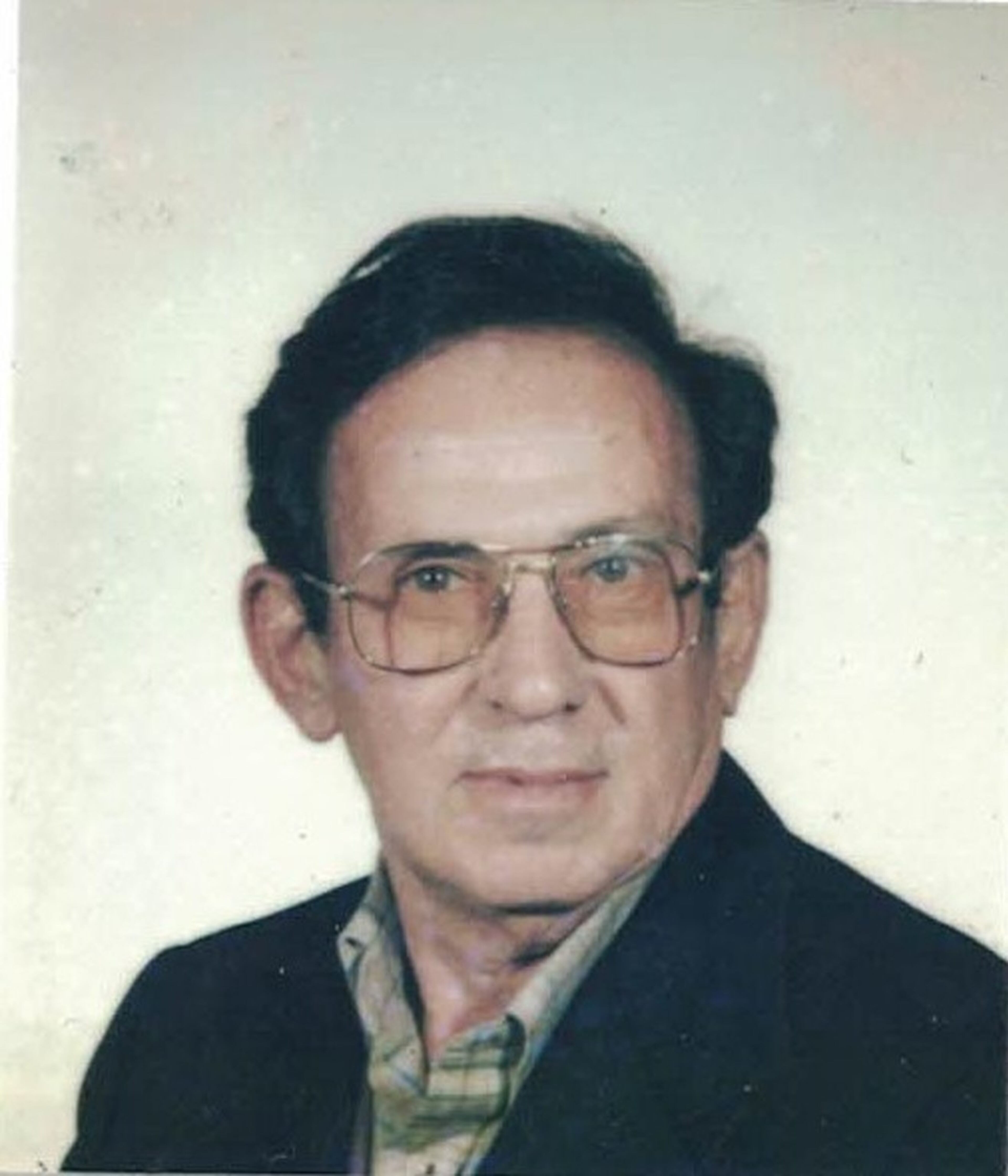 Walter Strauss, founder of Walter’s Clothing, died at 94.