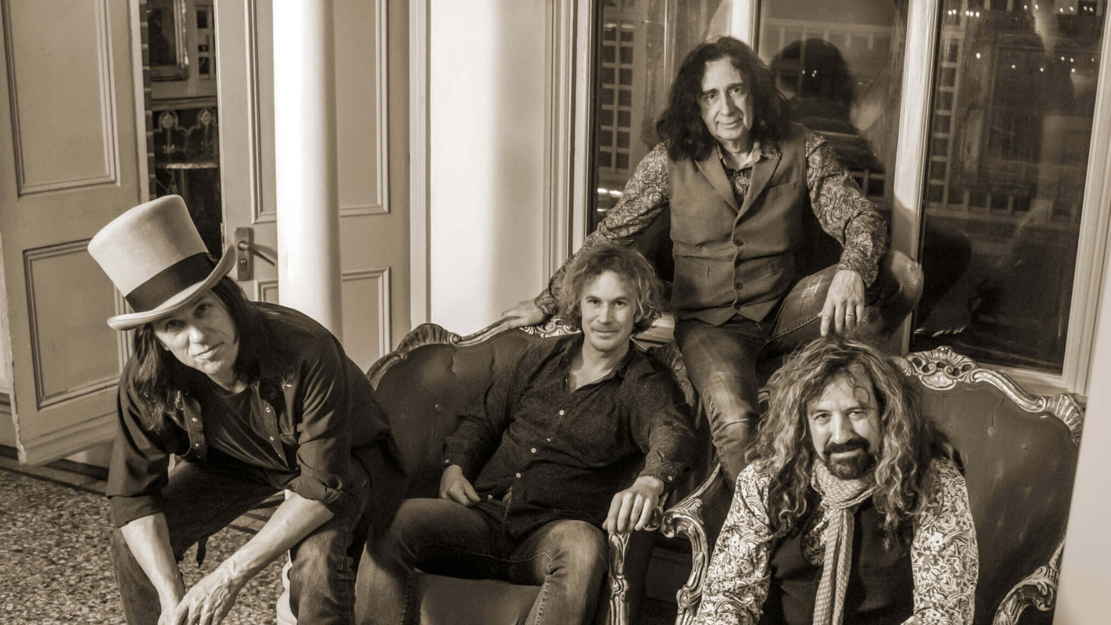 Dan Baird, in his trademark hat, with Homemade Sin. Photo: Trudi Knight / Bands On Stage