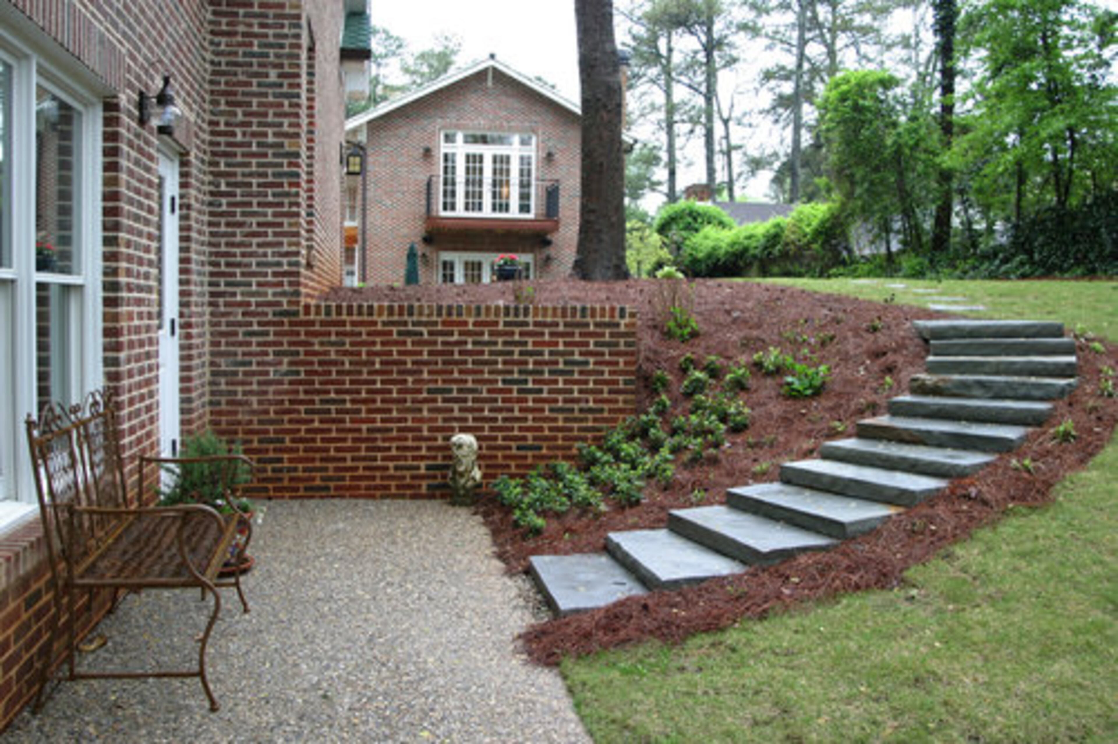 Logue, who owns a commercial real estate firm, and Cannon made use of their long, yet narrow property by building a garage and artists studio at the rear of the lot.