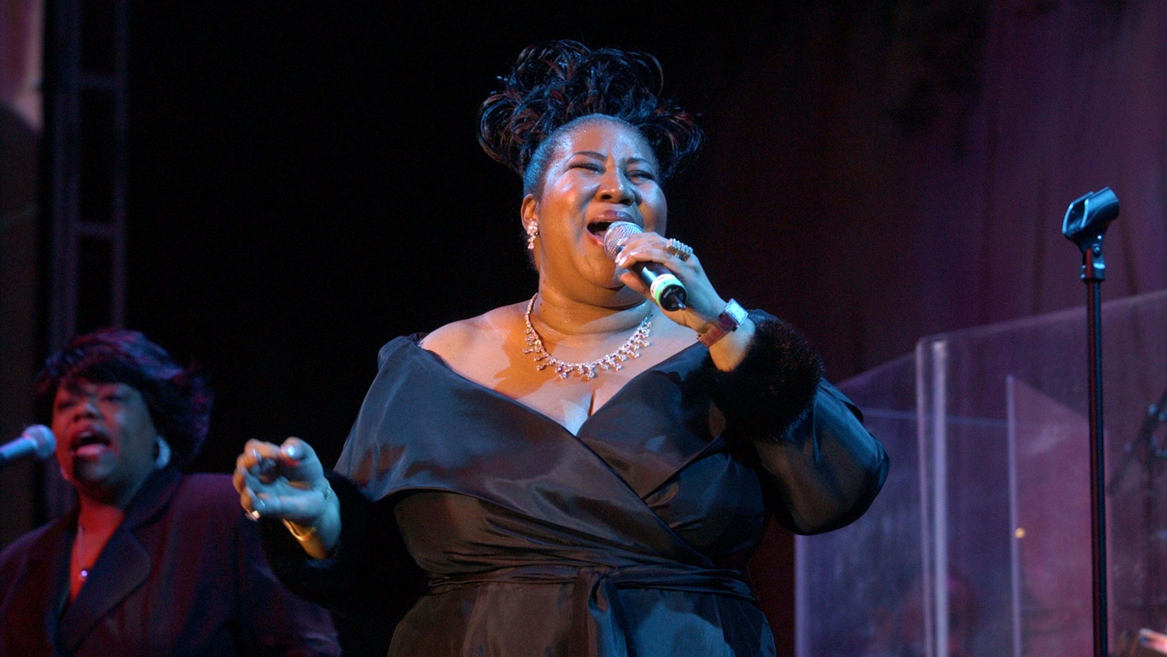 NEW YORK - FEBRUARY 22: Singer Aretha Franklin performs onstage during Clive Davis' pre-Grammy Gala at the Regency Hotel's Grand Ballroom February 22, 2003 in New York City. (Photo by Frank Micelotta/Getty Images)
