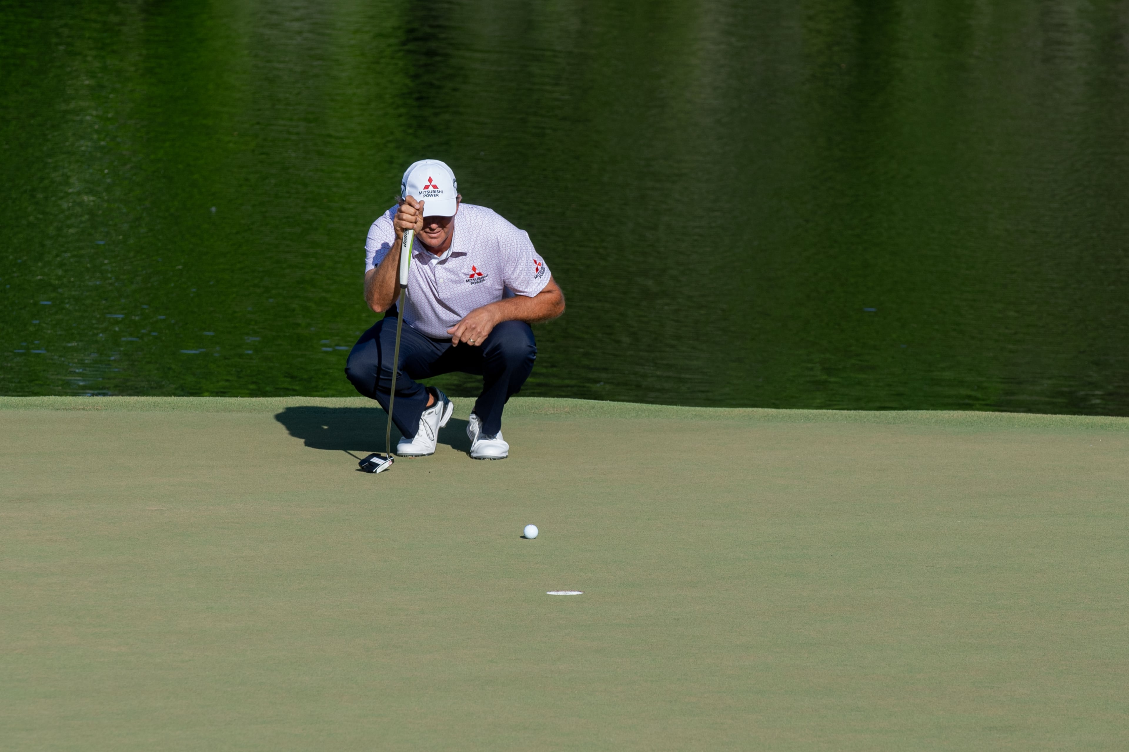 Retief Goosen lines up the winning putt for the Mitsubishi Electric Classic, April 26, 2026, at TPC Sugarloaf. Photo David King.