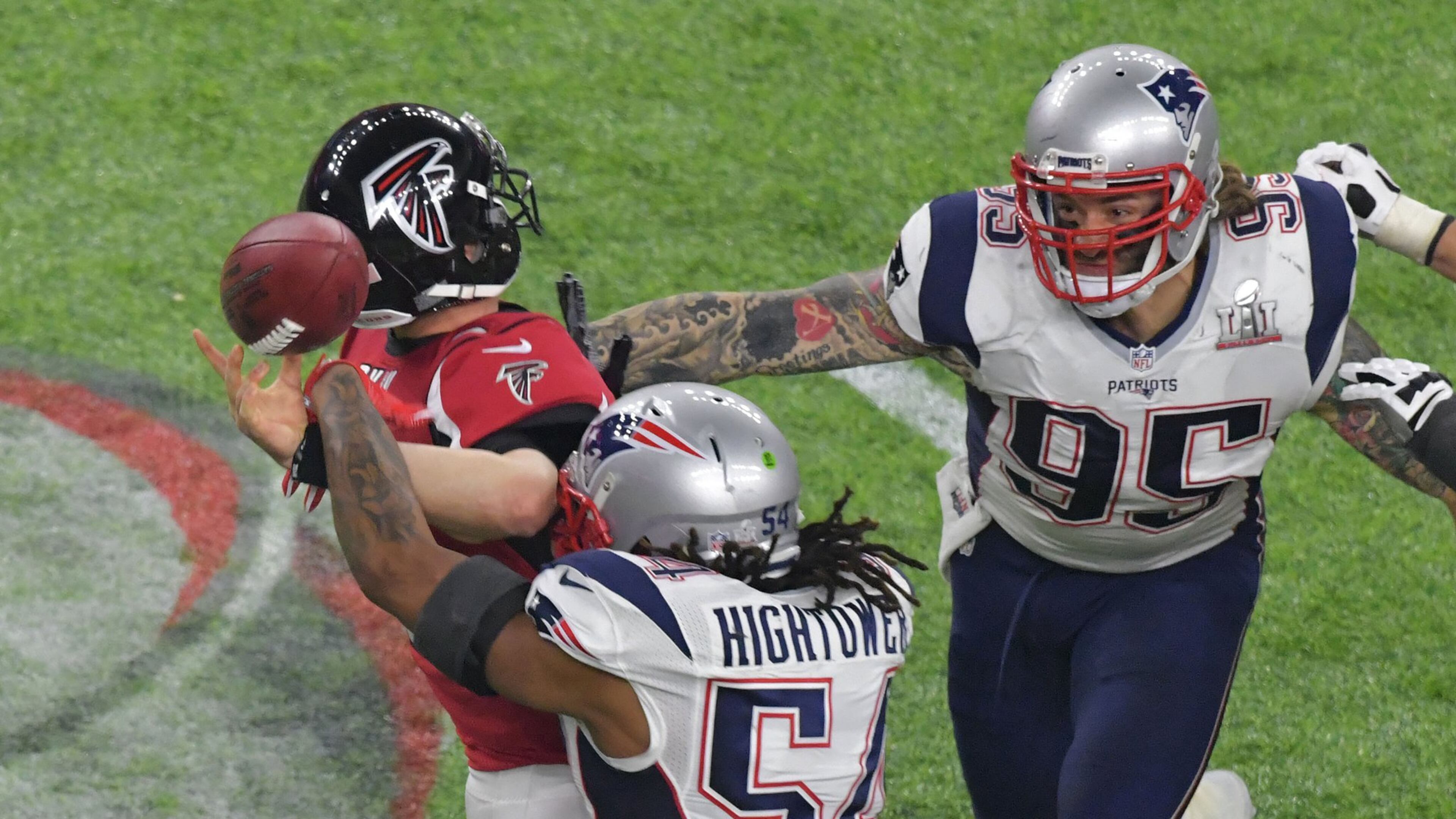 February 5, 2017 Houston, TX - Atlanta Falcons quarterback Matt Ryan (2) is sacked by New England Patriots middle linebacker Dont’a Hightower (54) and New England Patriots defensive end Chris Long (95) in the fourth quarter at NRG Stadium in Houston, TX, on Sunday, February 5, 2017. HYOSUB SHIN / HSHIN@AJC.COM