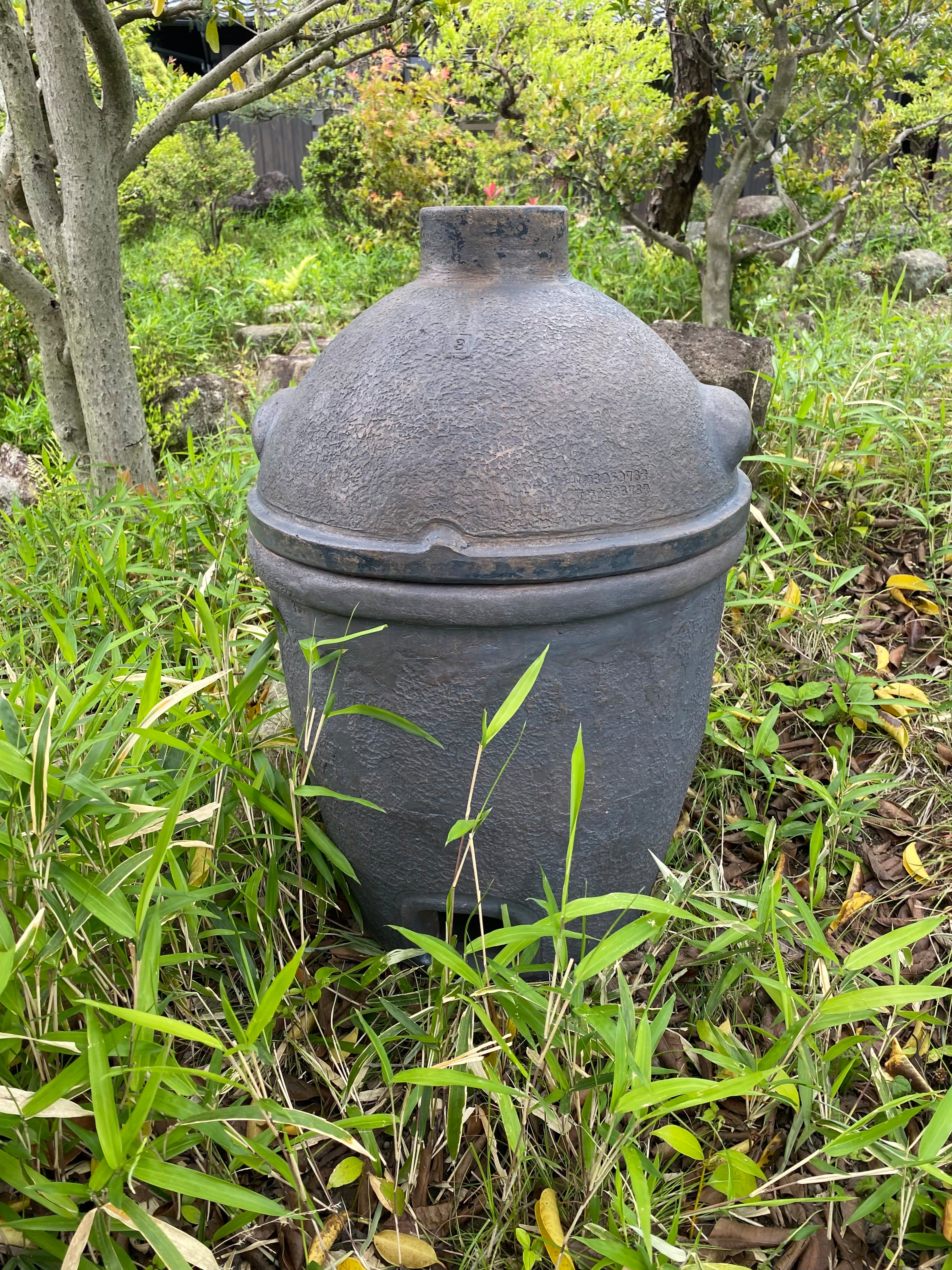 A 1930 ceramic mushikamado rice cooker, the Japanese predecessor to the modern Big Green Egg, sits on display at Hisashi Kato’s kamado retreat in Nagoya, Japan. The traditional earthenware steamer was adapted by post-WWII American service members into a live-fire outdoor cookers that were predecessors to the Big Green Egg. (Courtesy of Hisashi Kato)
