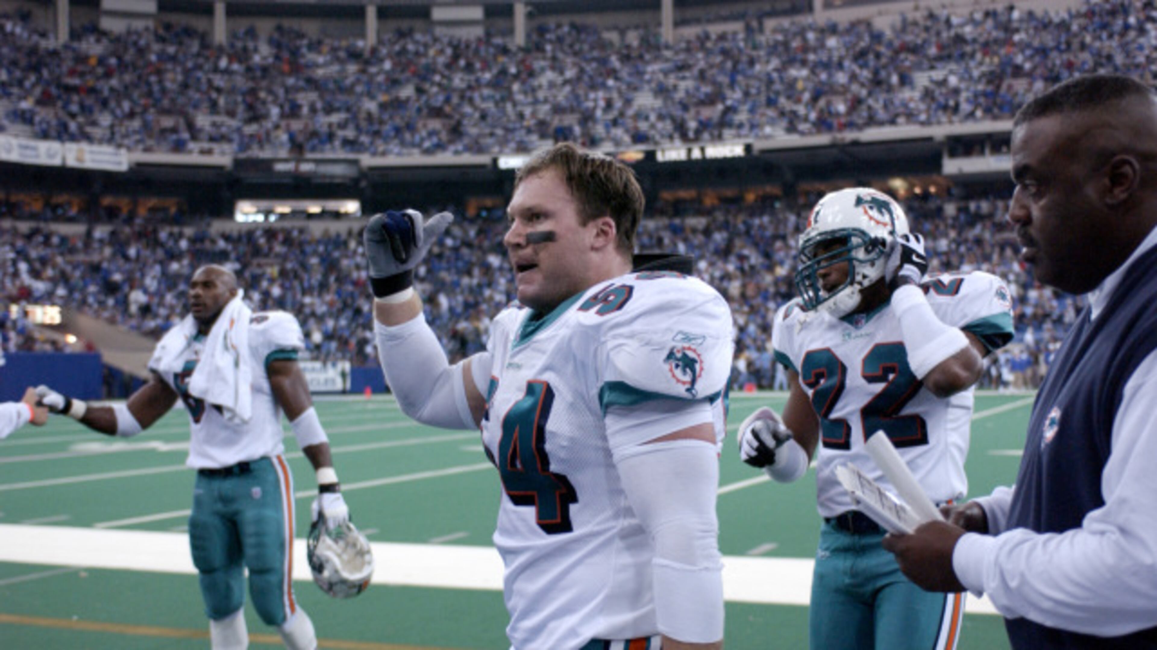 11 Nov 2001: Zach Thomas #54 of the Miami Dolphins walks of the field after the game against the Indianapolis Colts at the RCA Dome in Indianapolis, Indiana. DIGITAL IMAGE. Mandatory Credit: Ron Hoskins/Allsport