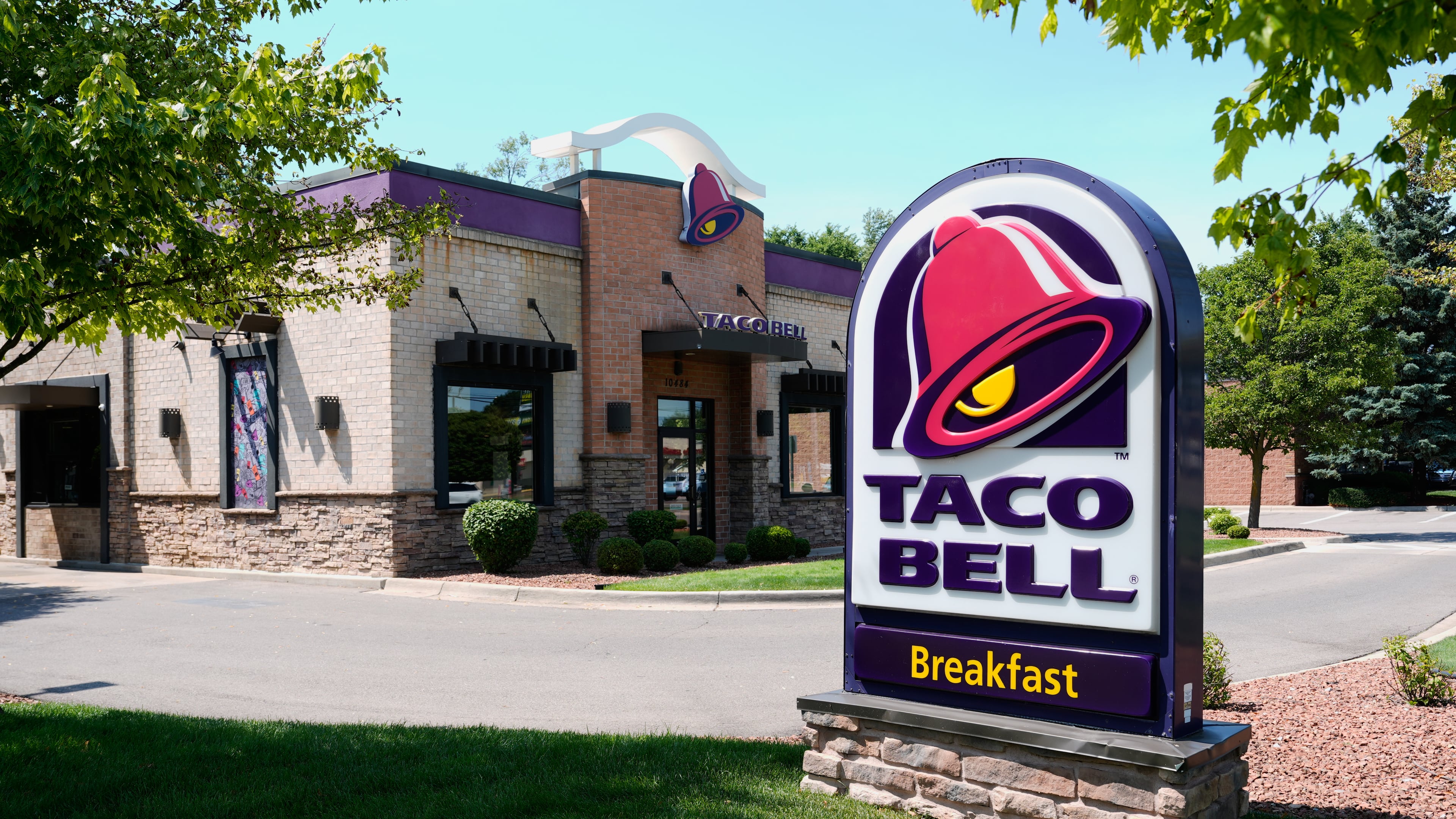 A Taco Bell fast food restaurant is shown Tuesday, July 14, 2026, in Taylor, Mich. (AP Photo/Paul Sancya)