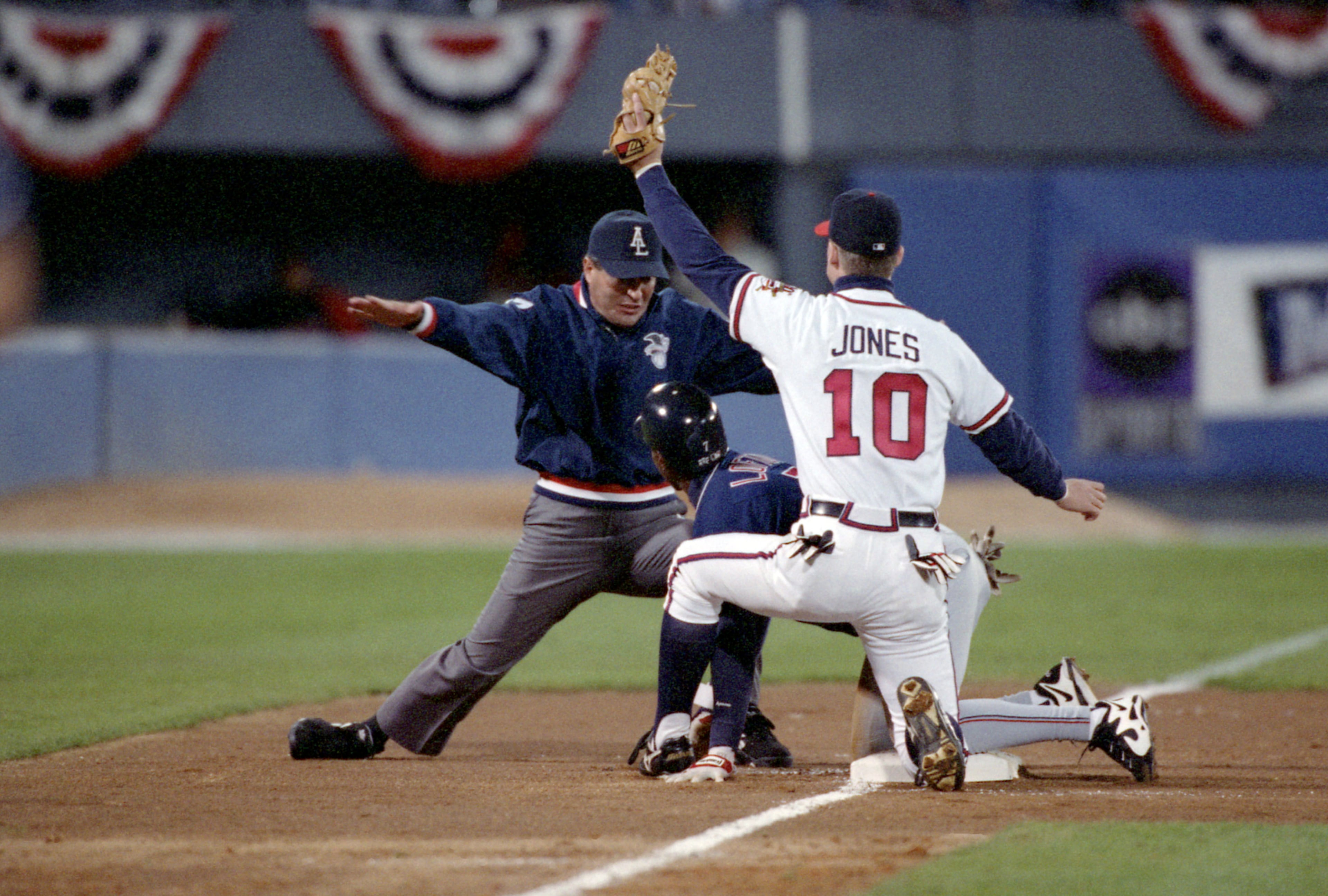 OCTOBER 21, 1995 ATLANTA Kenny Lofton steals third base, World Series Game One, 1995 Jonathan Newton/AJC Staff