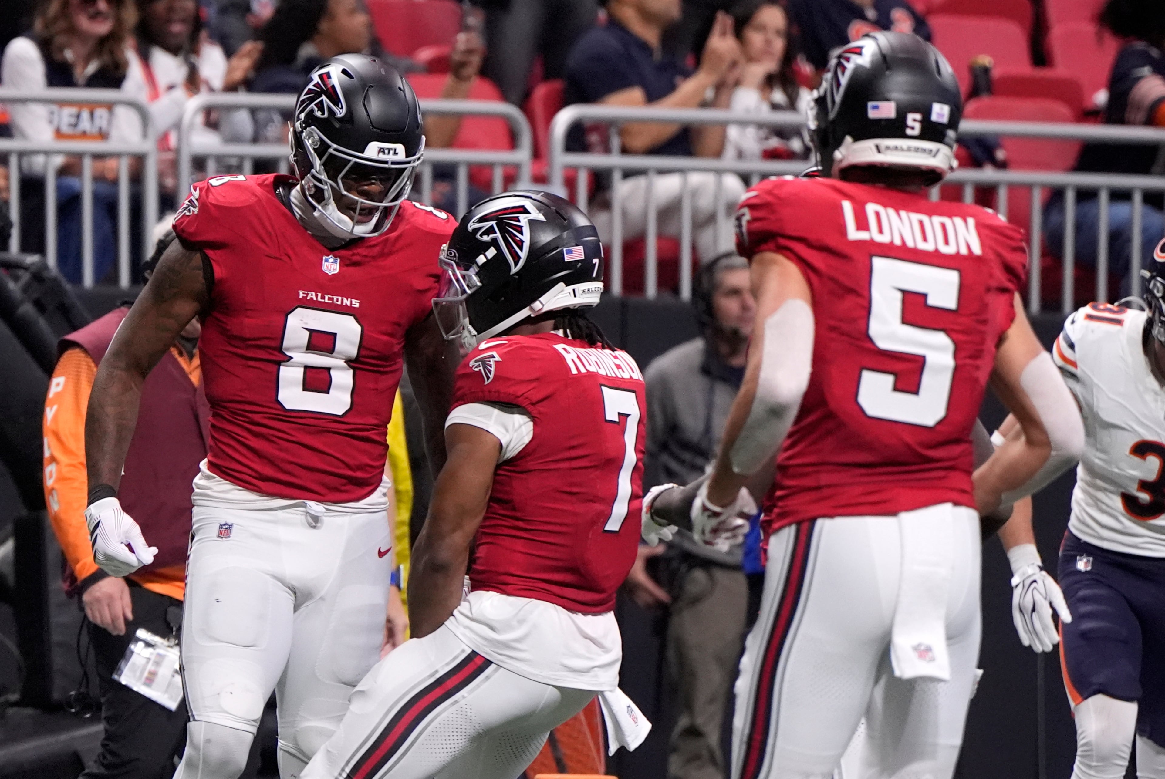 Tight end Kyle Pitts (left) celebrates a touchdown catch against the Bears. (Mike Stewart/AP)